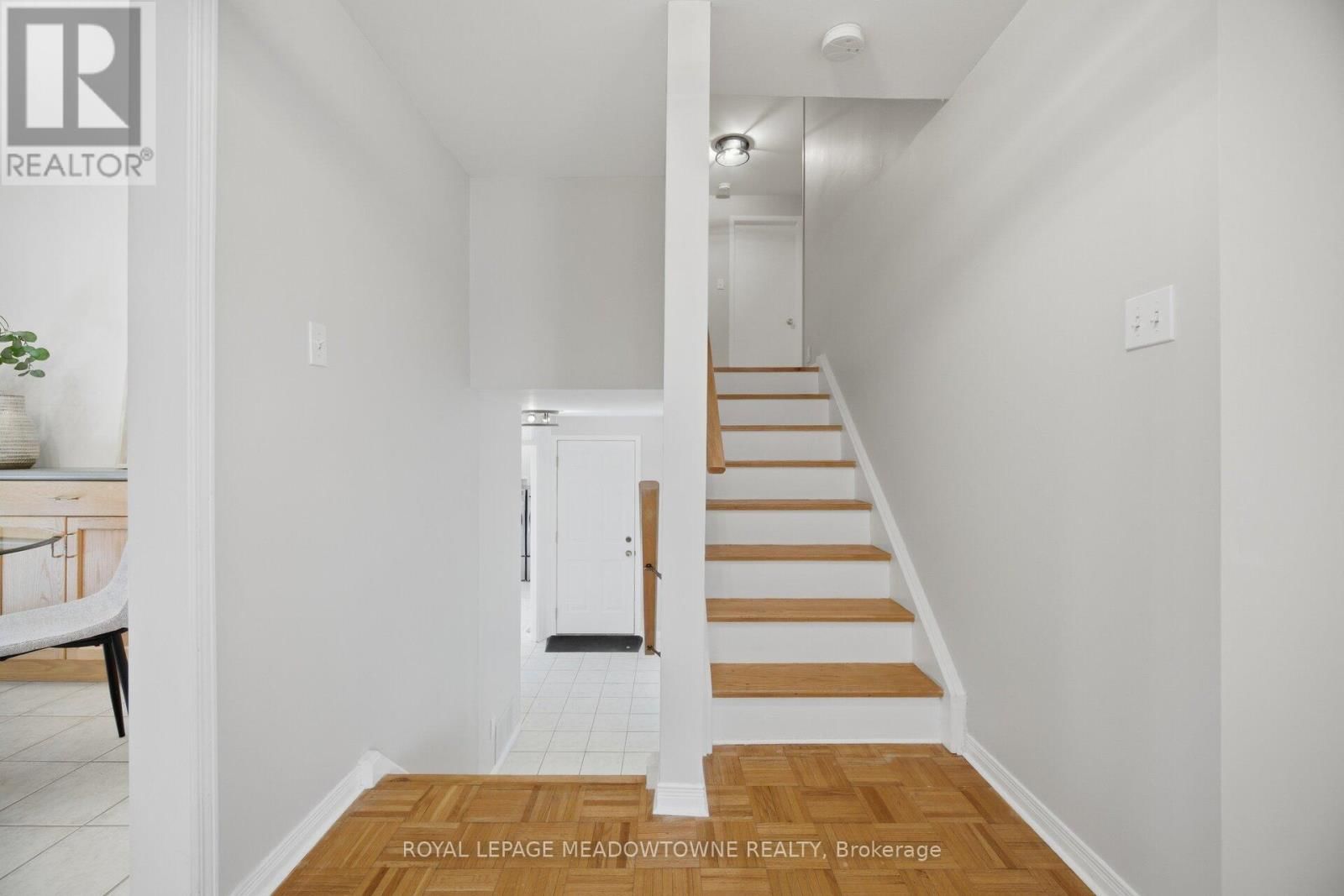 523 TRAFALGAR COURT Image 20