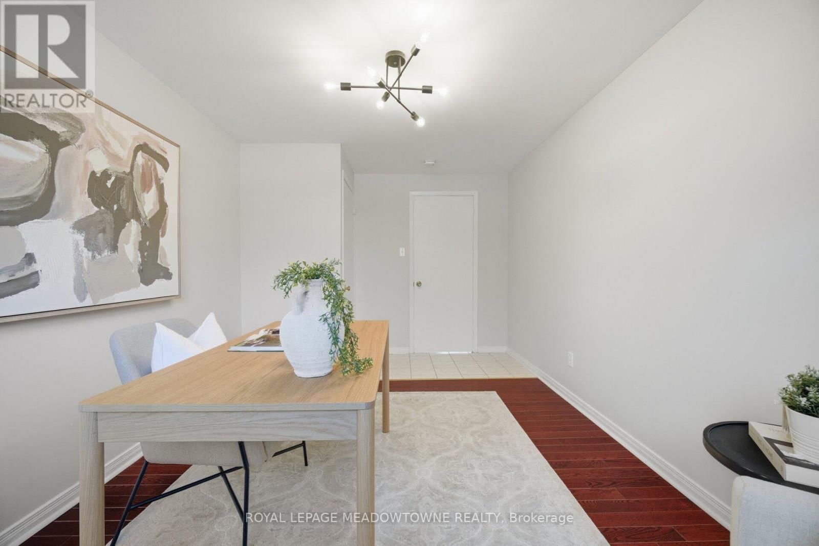 523 TRAFALGAR COURT Image 24