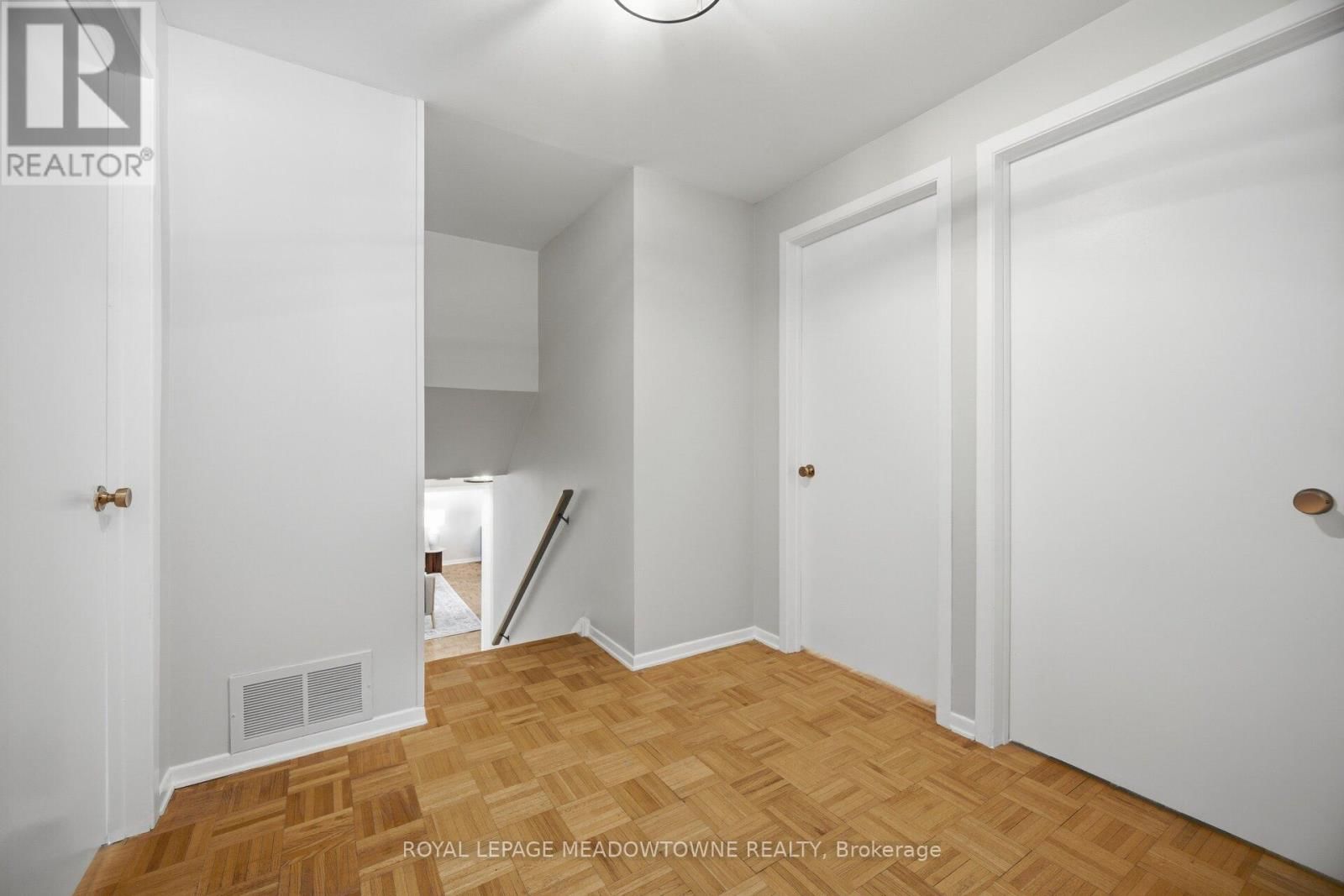 523 TRAFALGAR COURT Image 28