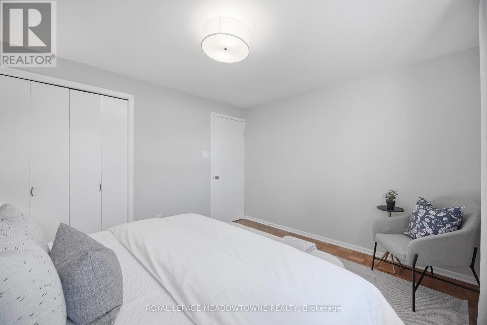 523 TRAFALGAR COURT Image 32