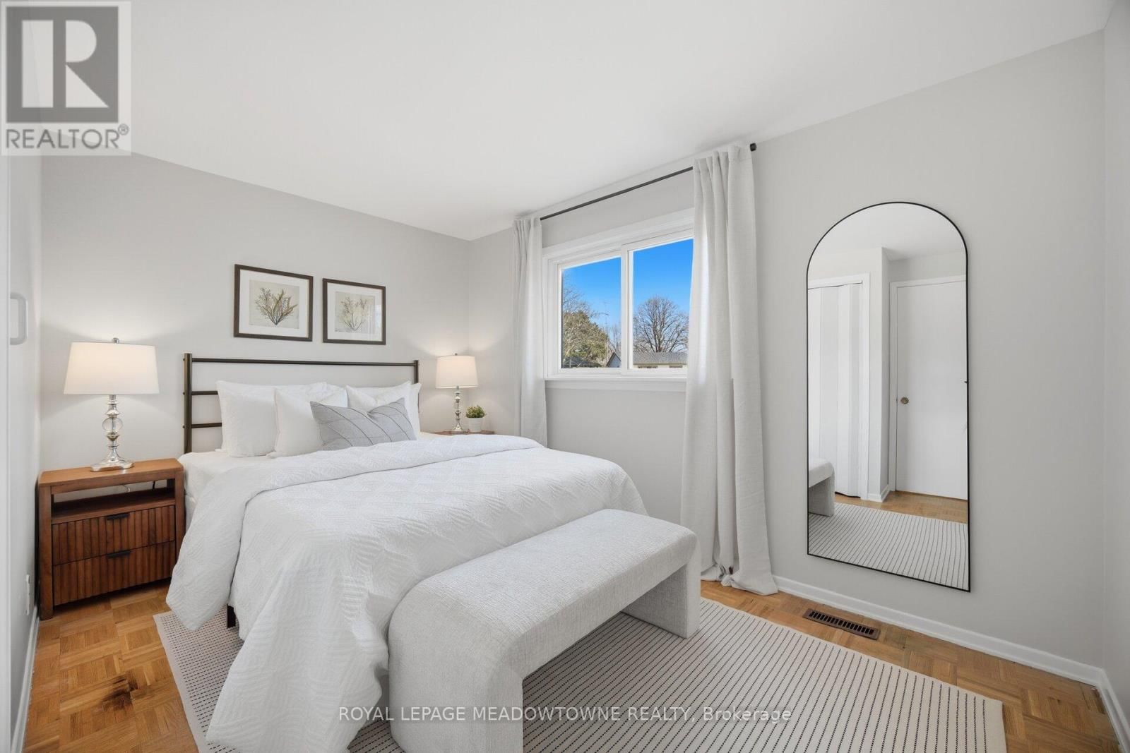 523 TRAFALGAR COURT Image 33