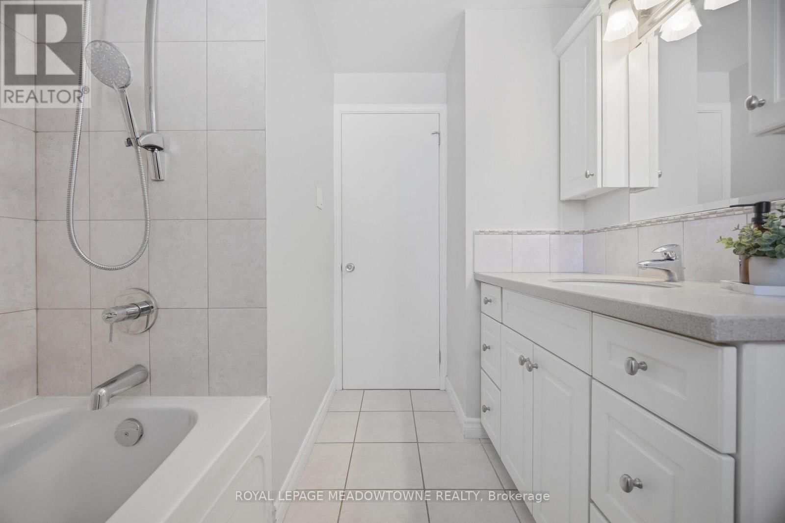 523 TRAFALGAR COURT Image 40