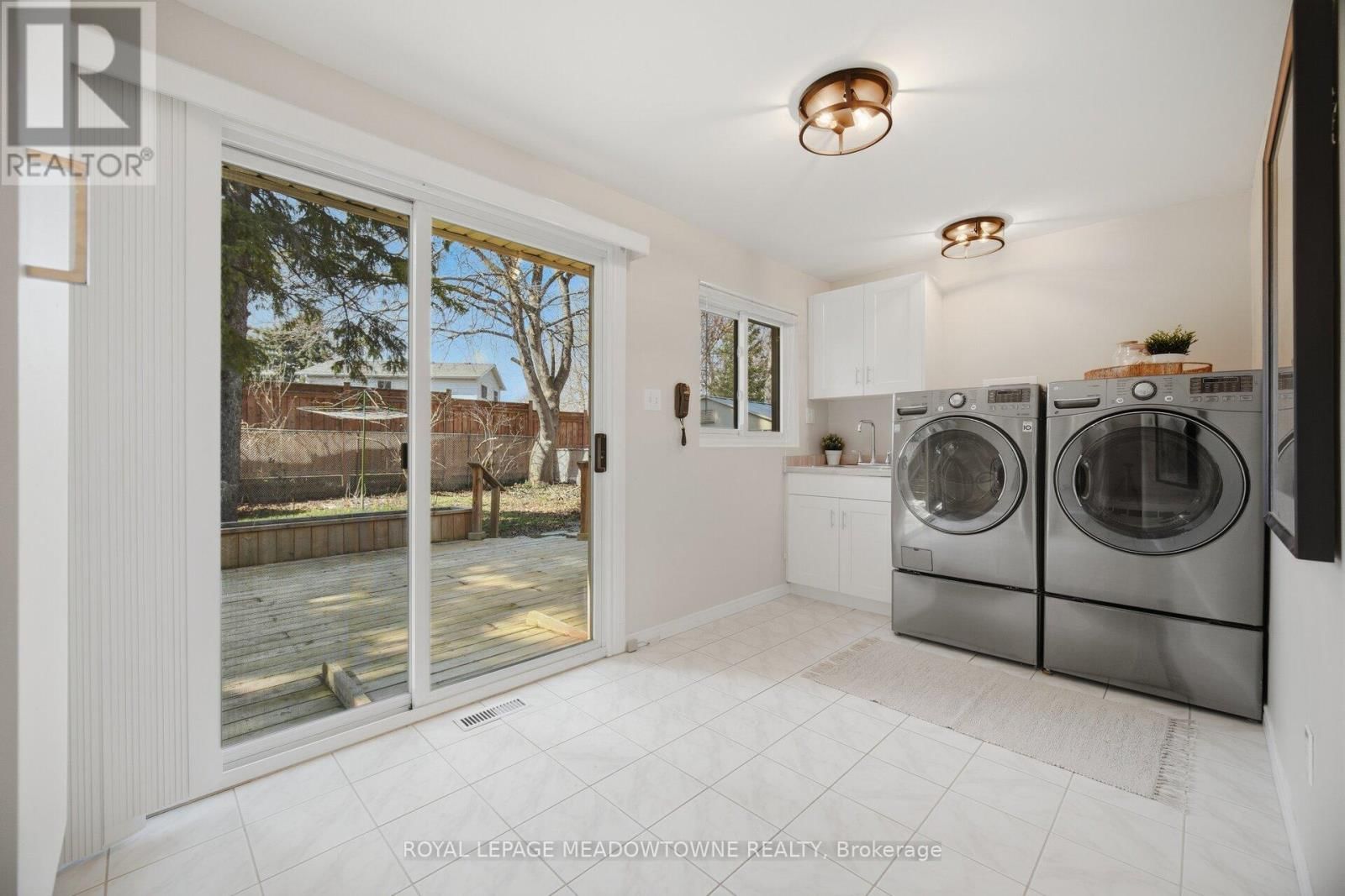 523 TRAFALGAR COURT Image 41