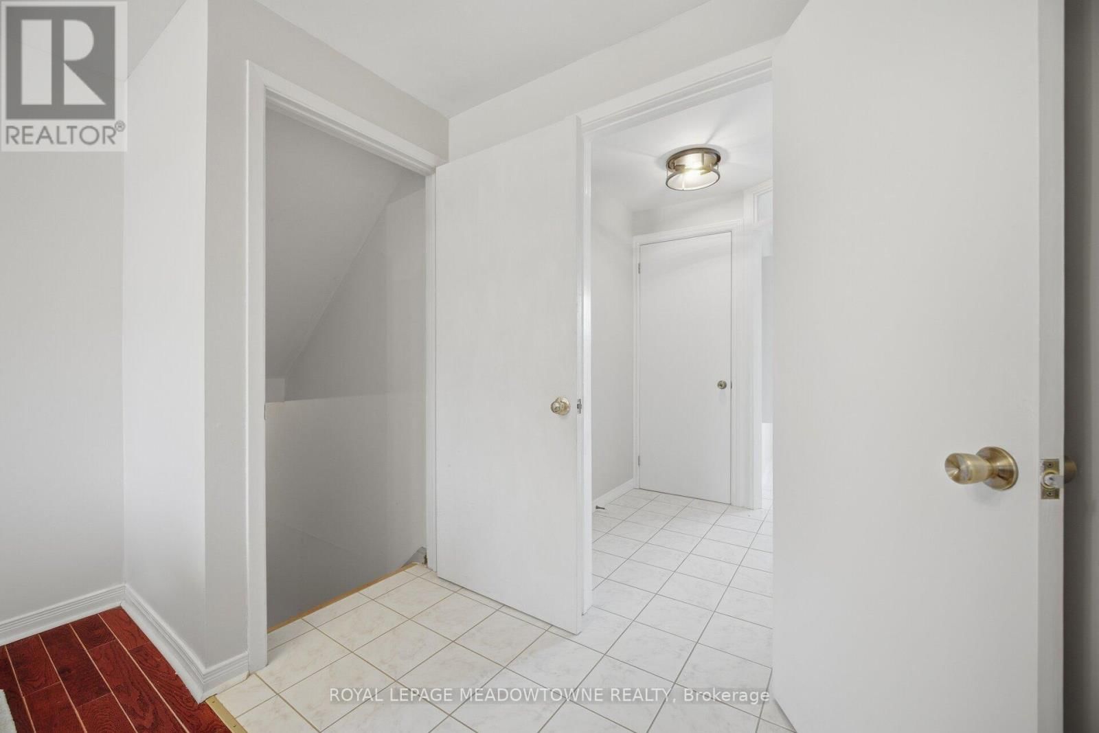 523 TRAFALGAR COURT Image 42