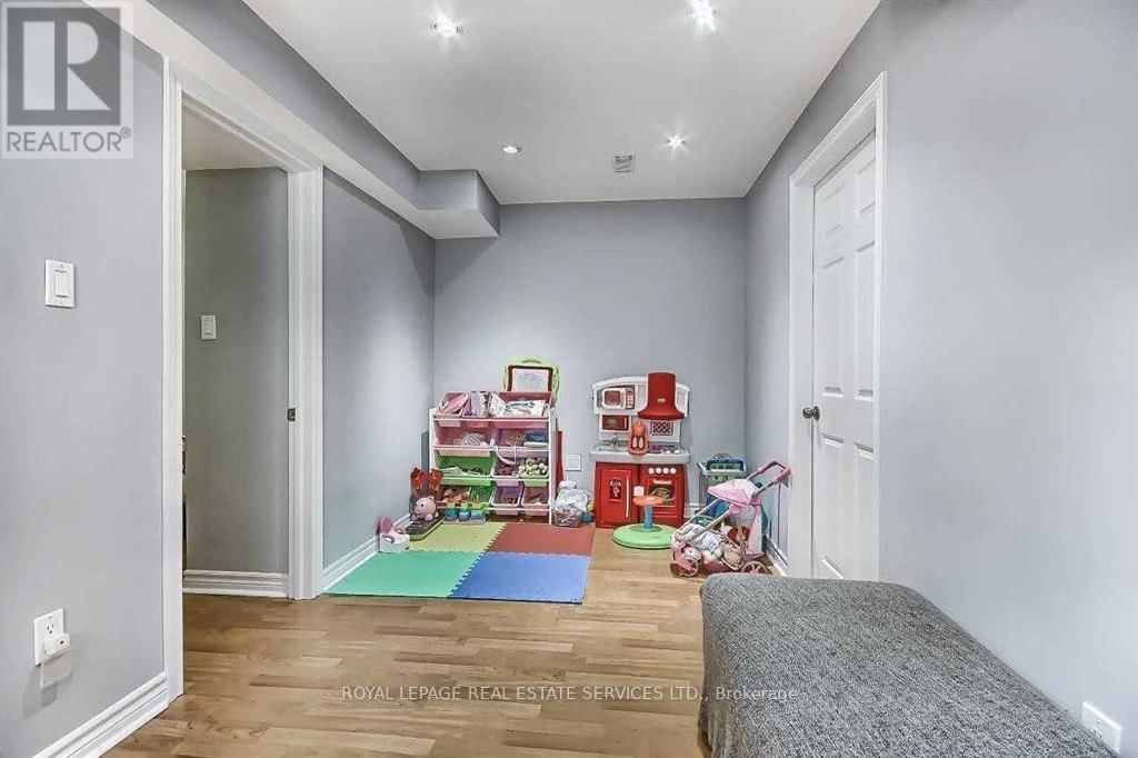 2423 GRAND OAK TRAIL Image 24