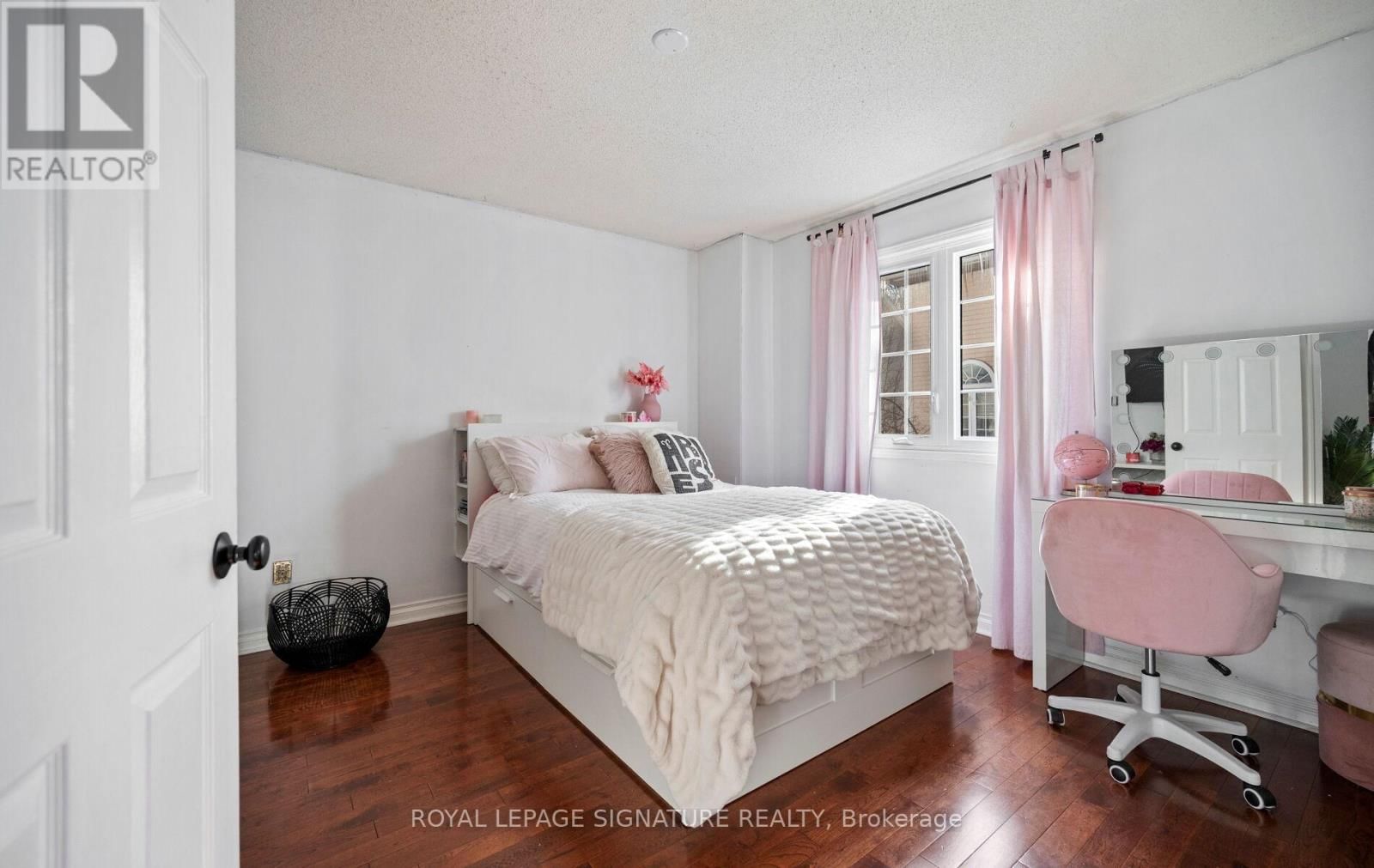 242 - 2110 CLEAVER AVENUE Image 24