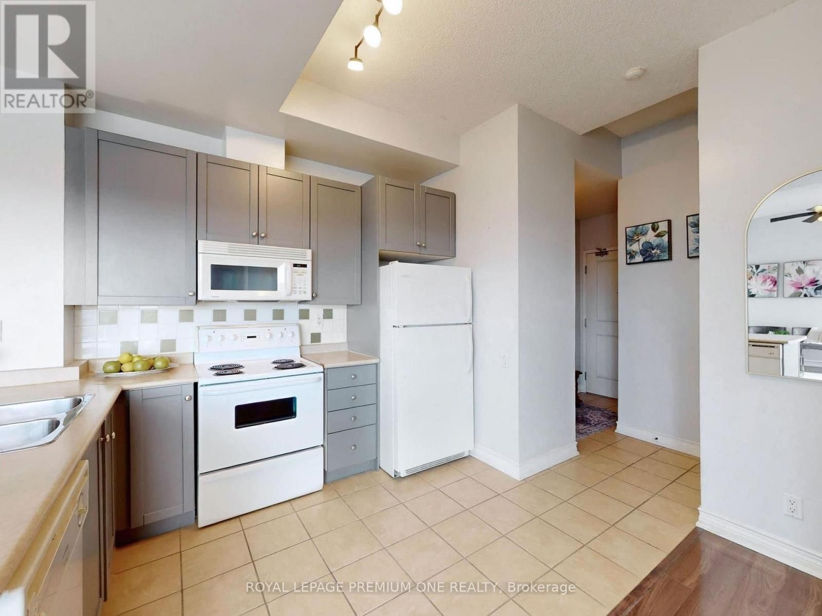 1101 - 1600 KEELE STREET Image 6