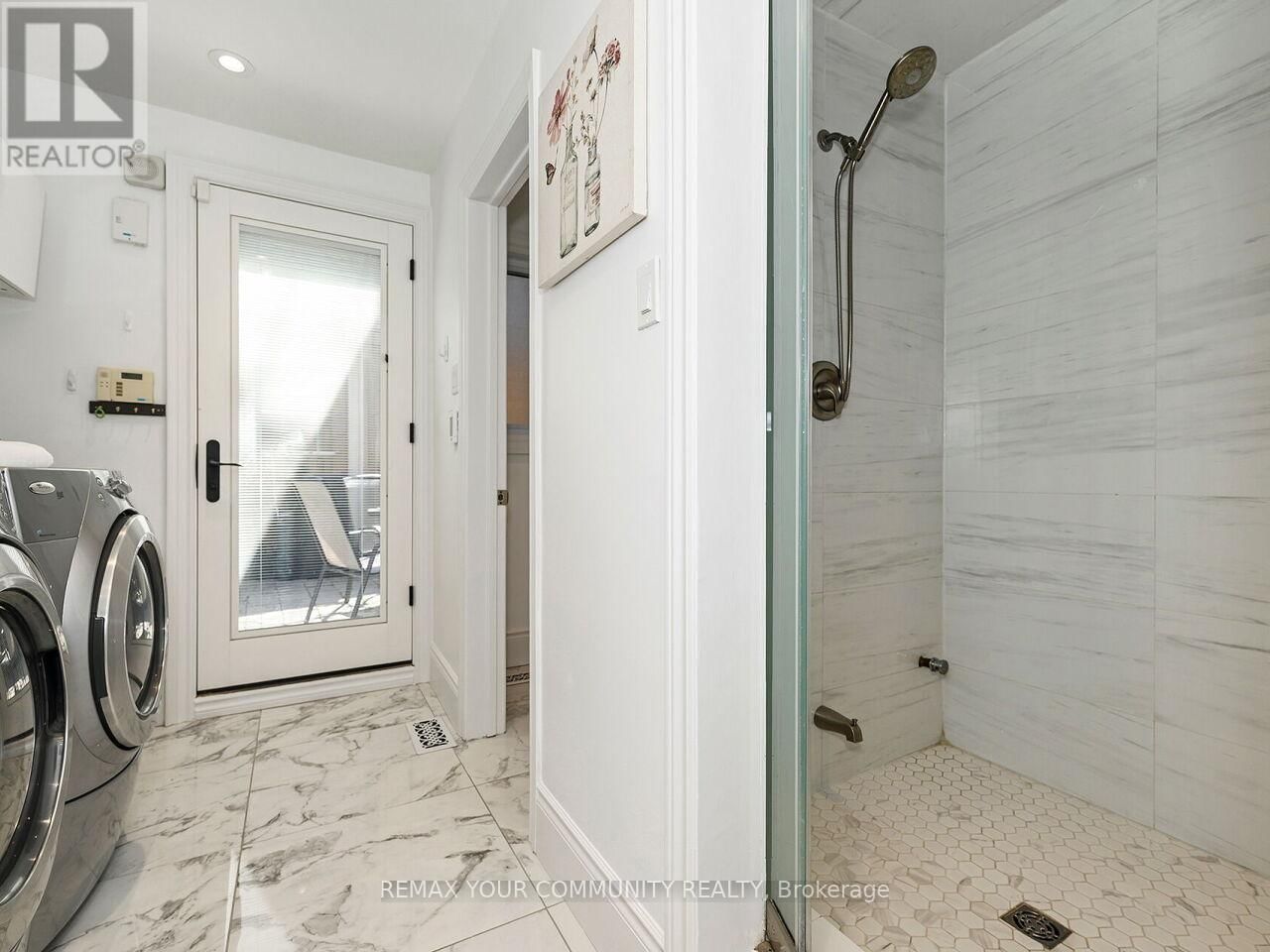 239 WINCOTT DRIVE Image 25