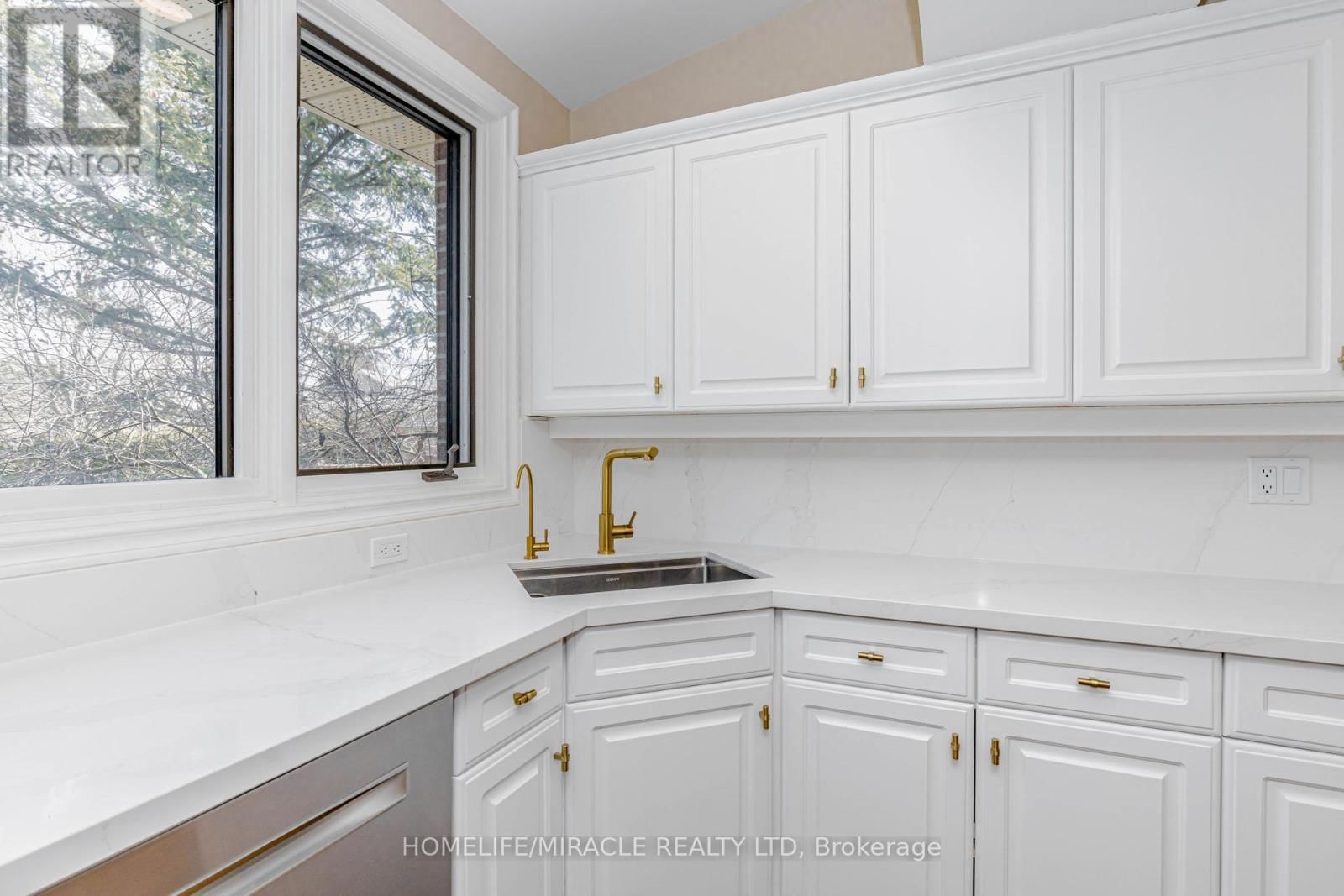 253 MCCRANEY STREET WEST Image 28