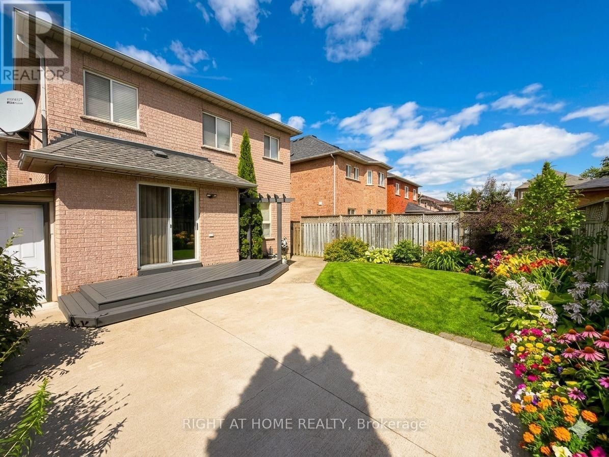 215 QUEENSLEA AVENUE Image 48