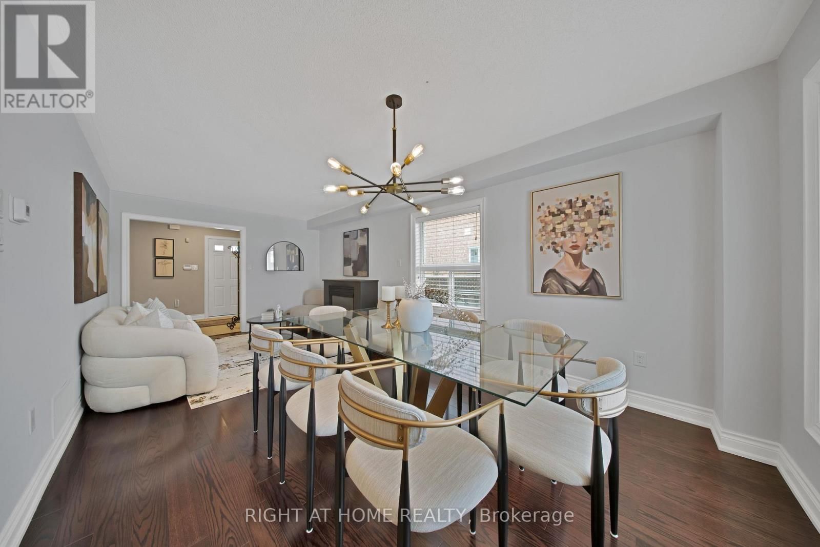 215 QUEENSLEA AVENUE Image 9