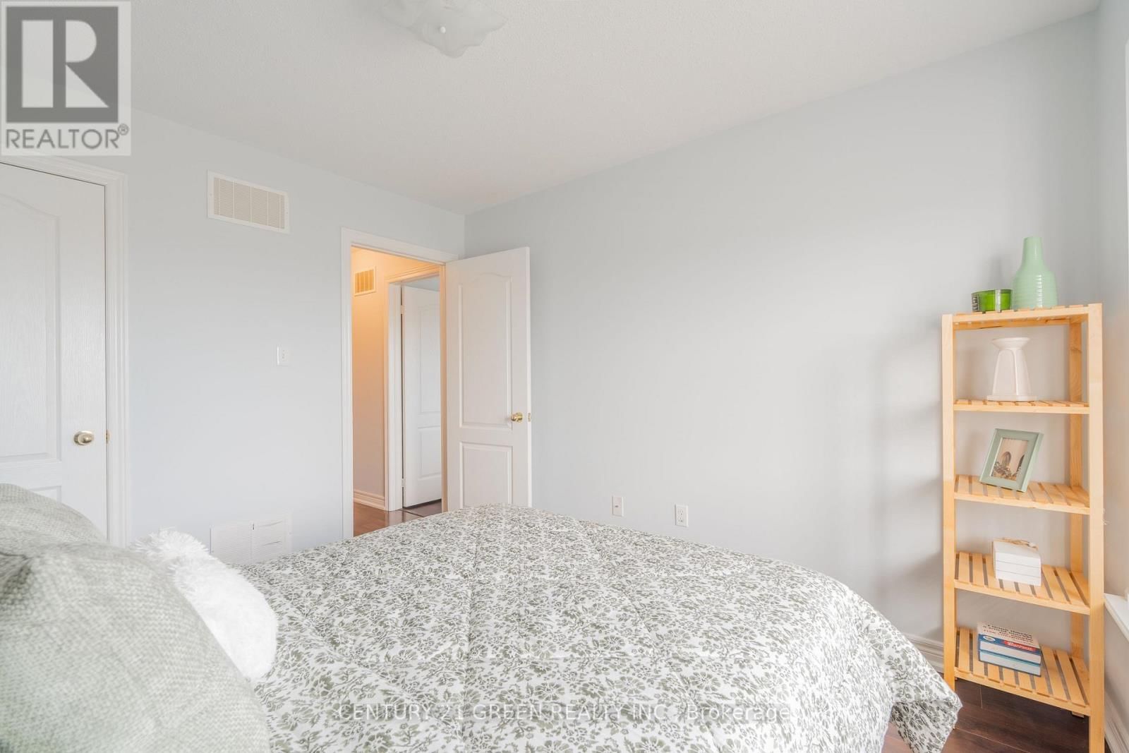 3243 STONEY CRESCENT Image 32