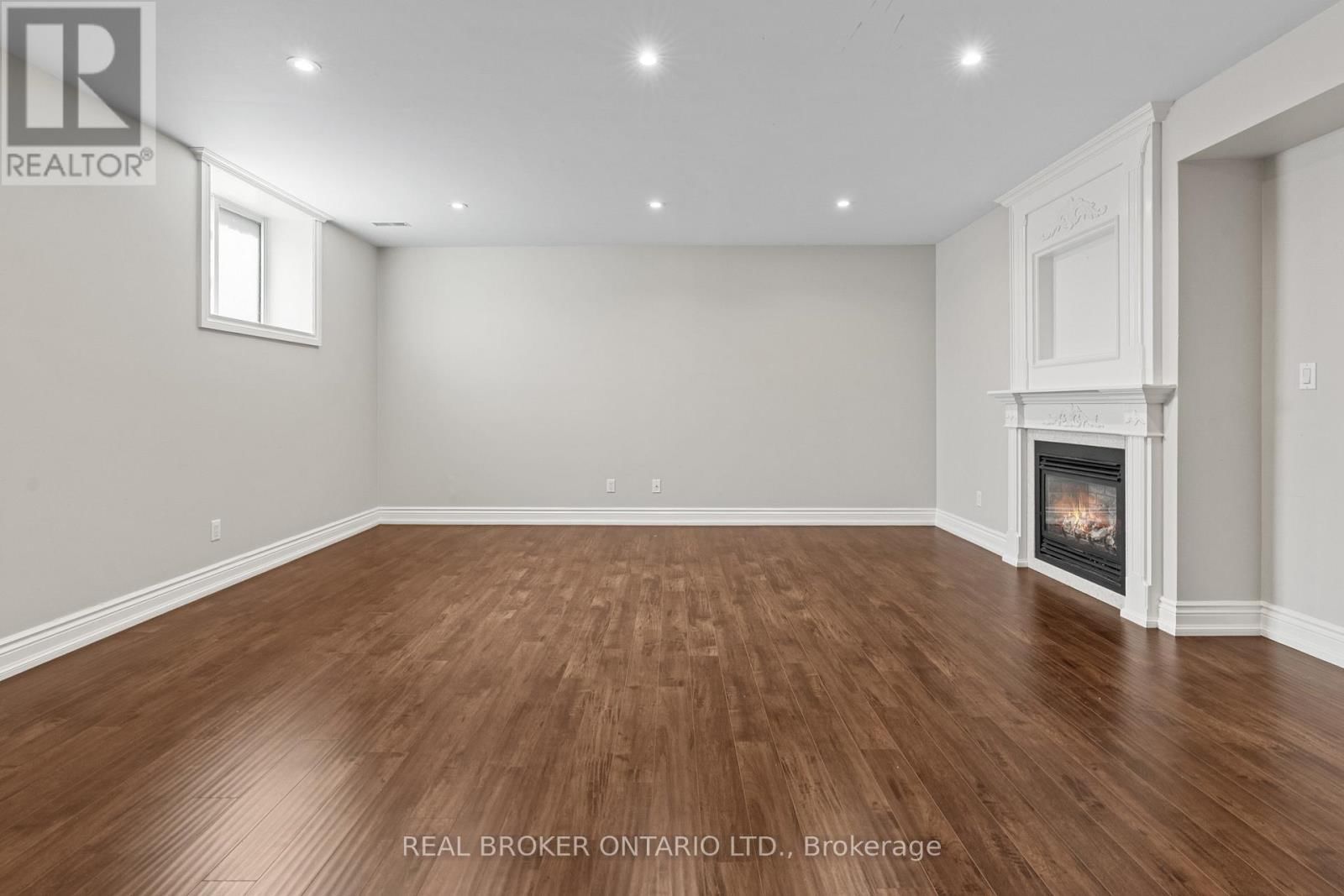 40 HILLDOWNTREE ROAD Image 32