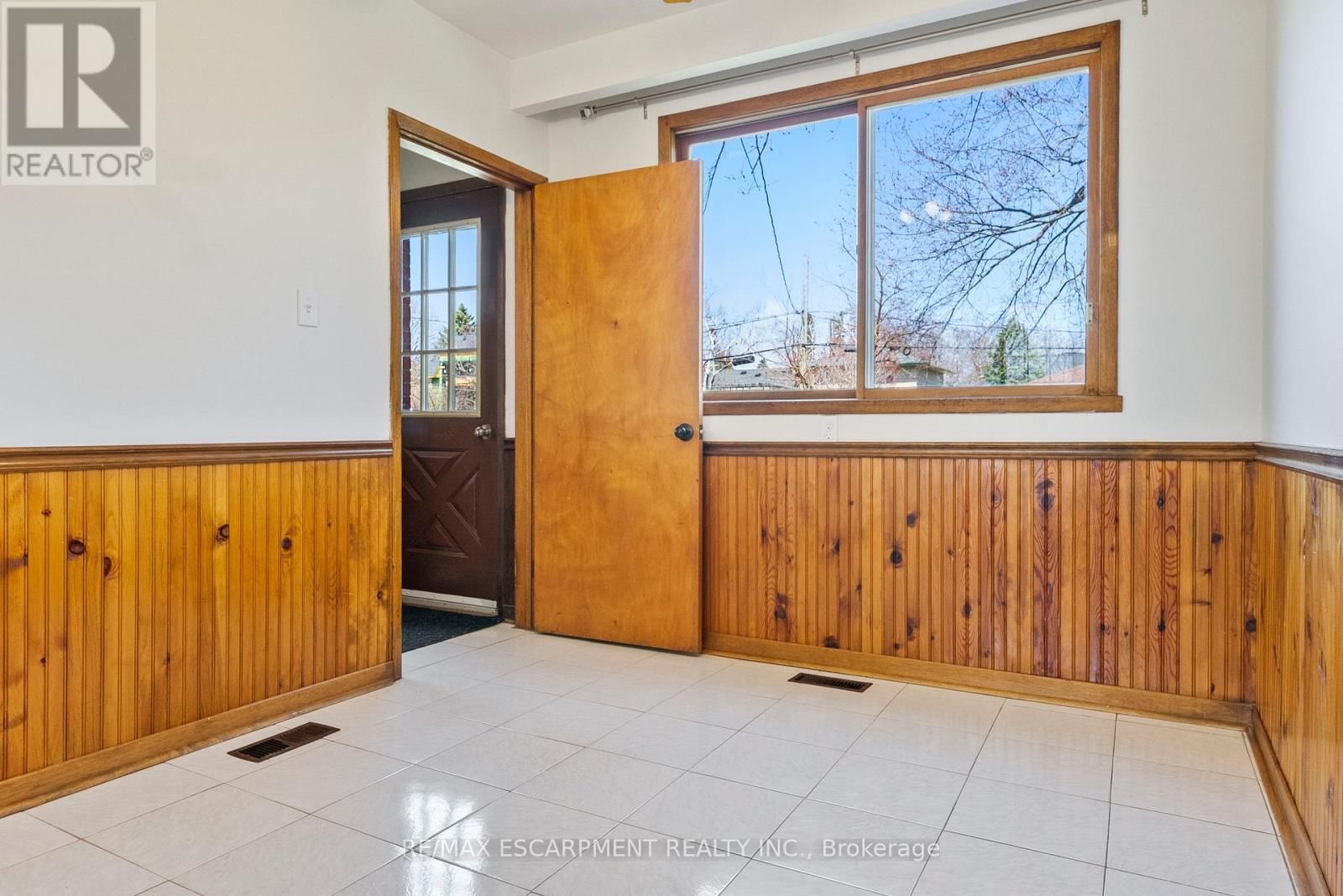 1193 SIXTH LINE Image 18