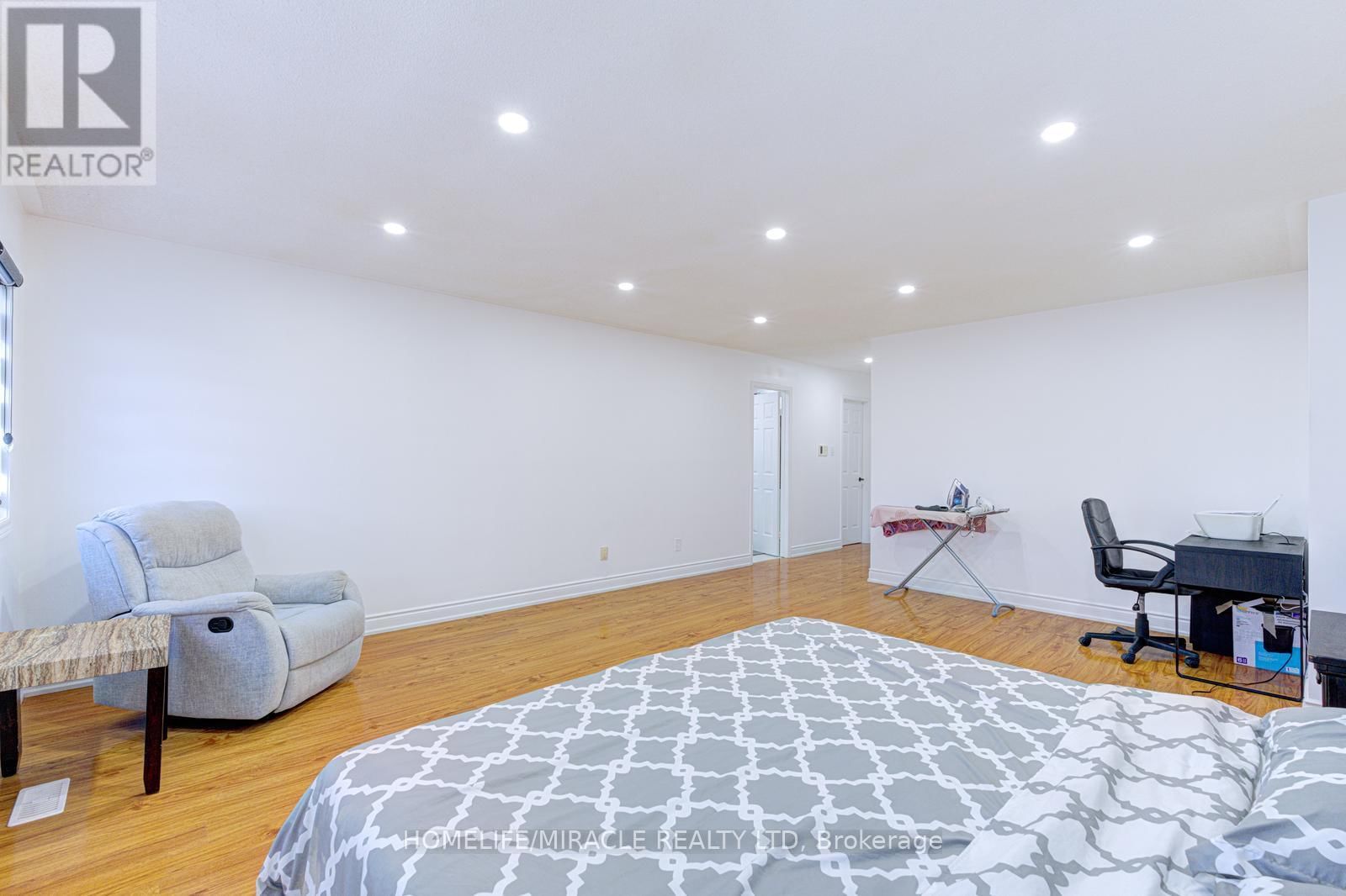 32 PENNSYLVANIA AVENUE Image 25