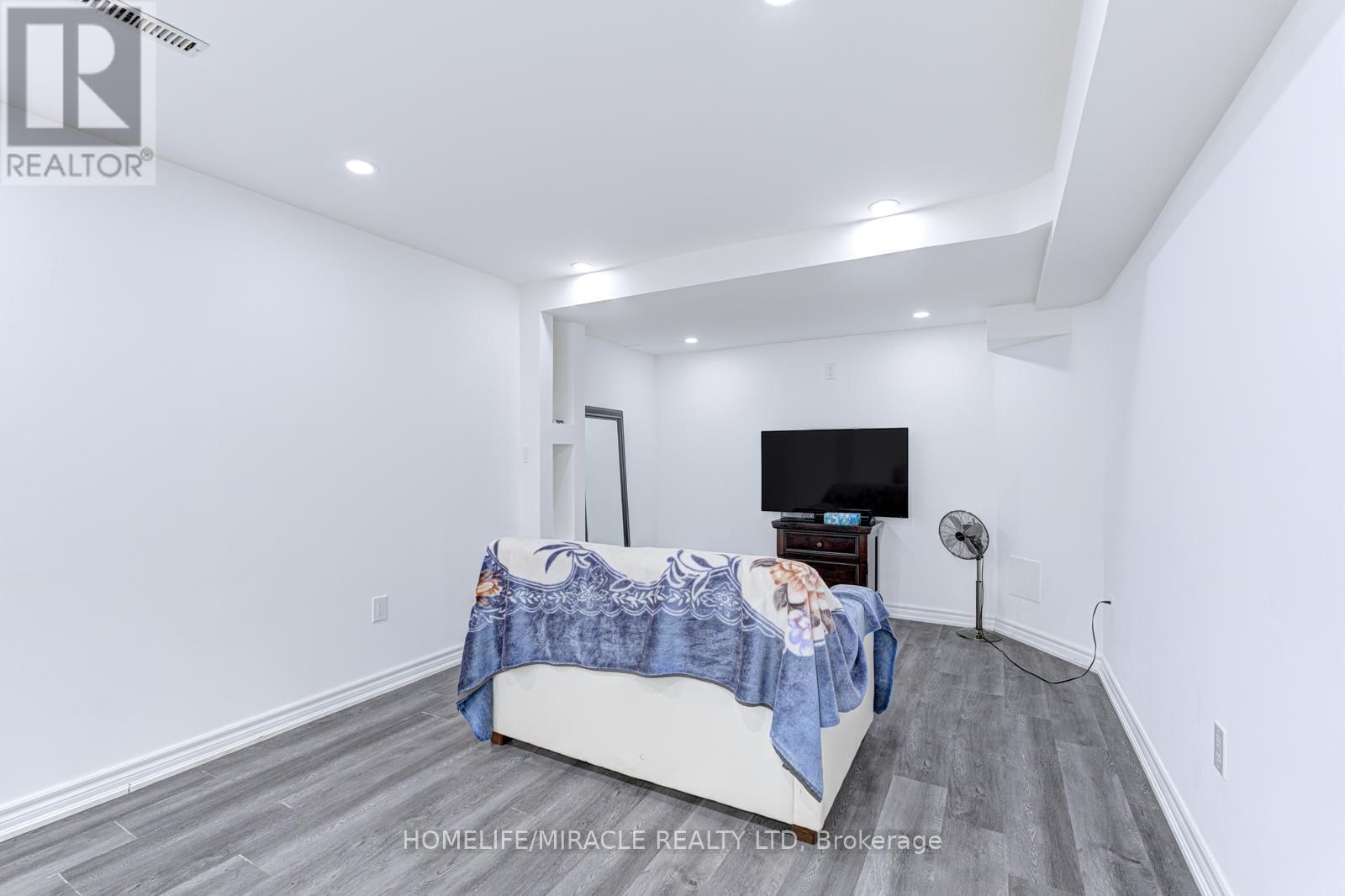 32 PENNSYLVANIA AVENUE Image 39