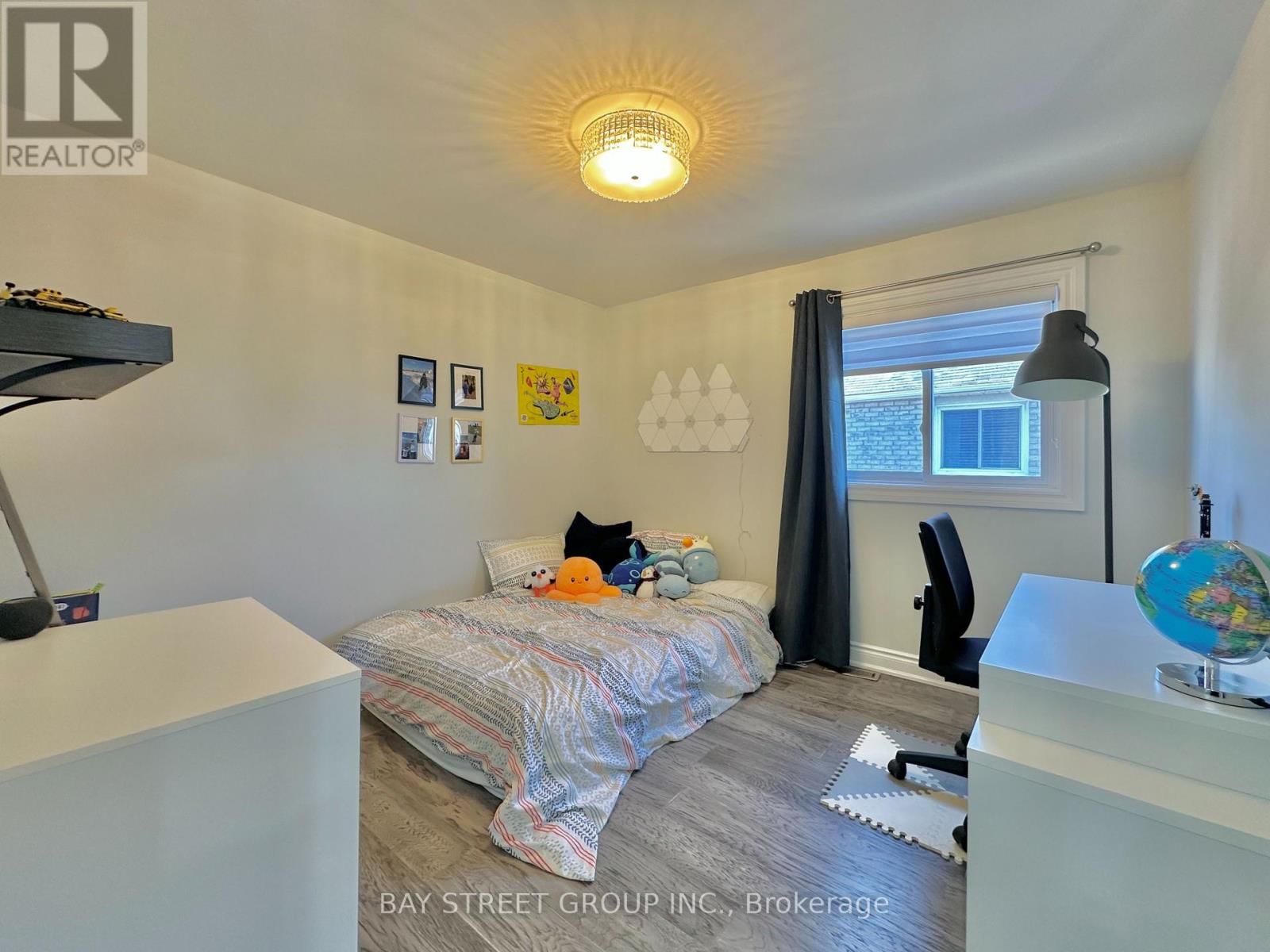 1593 WINTERGROVE GARDENS Image 18