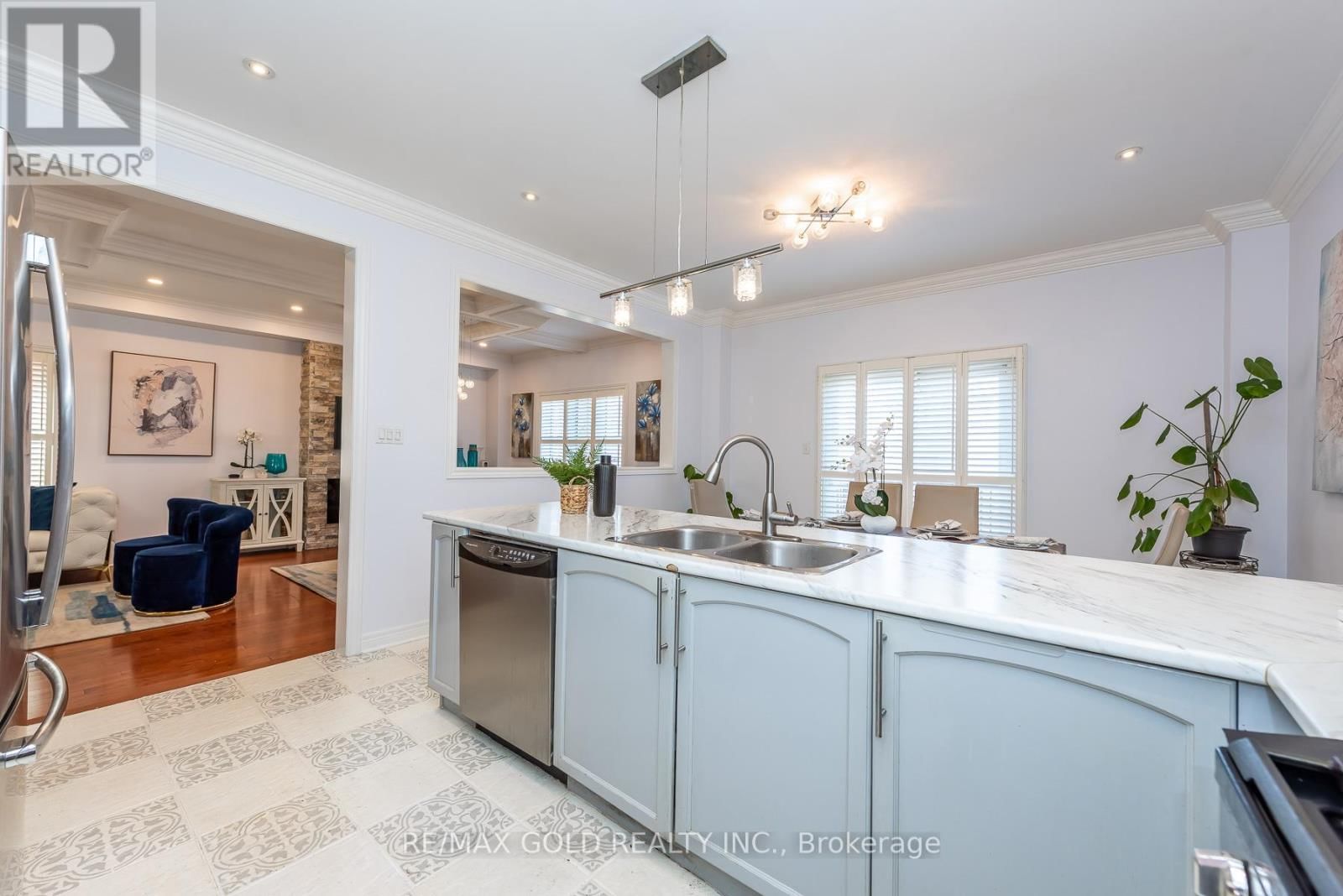 36 TATRA CRESCENT Image 18