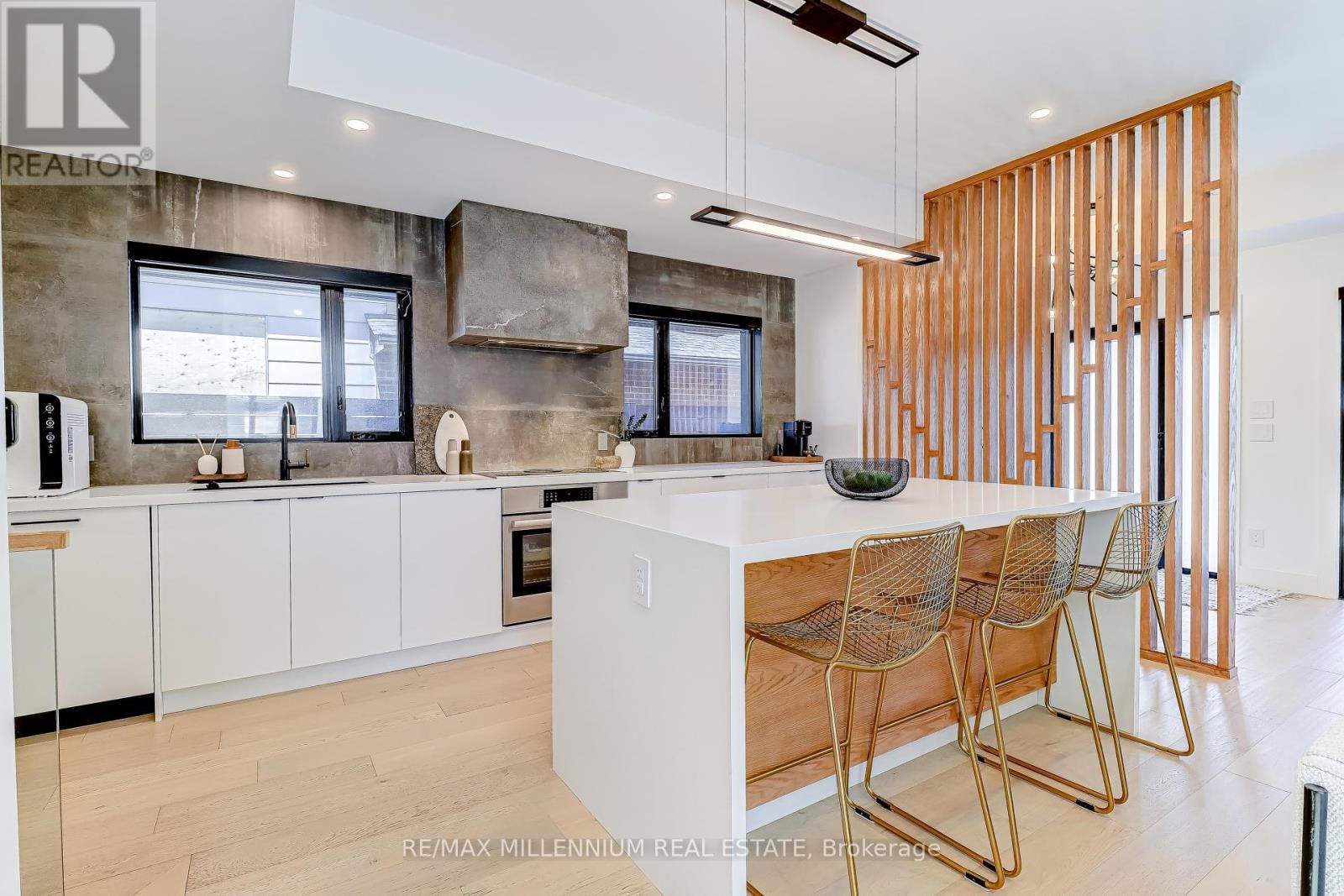 2498 FRANKFIELD ROAD Image 2