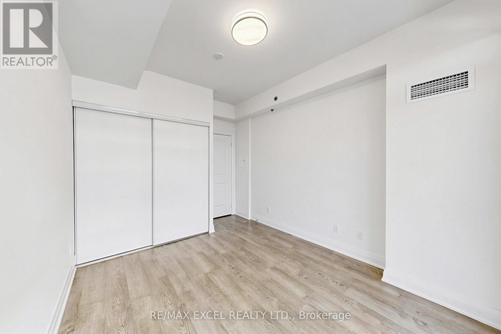 1702 - 55 SPEERS ROAD Image 16