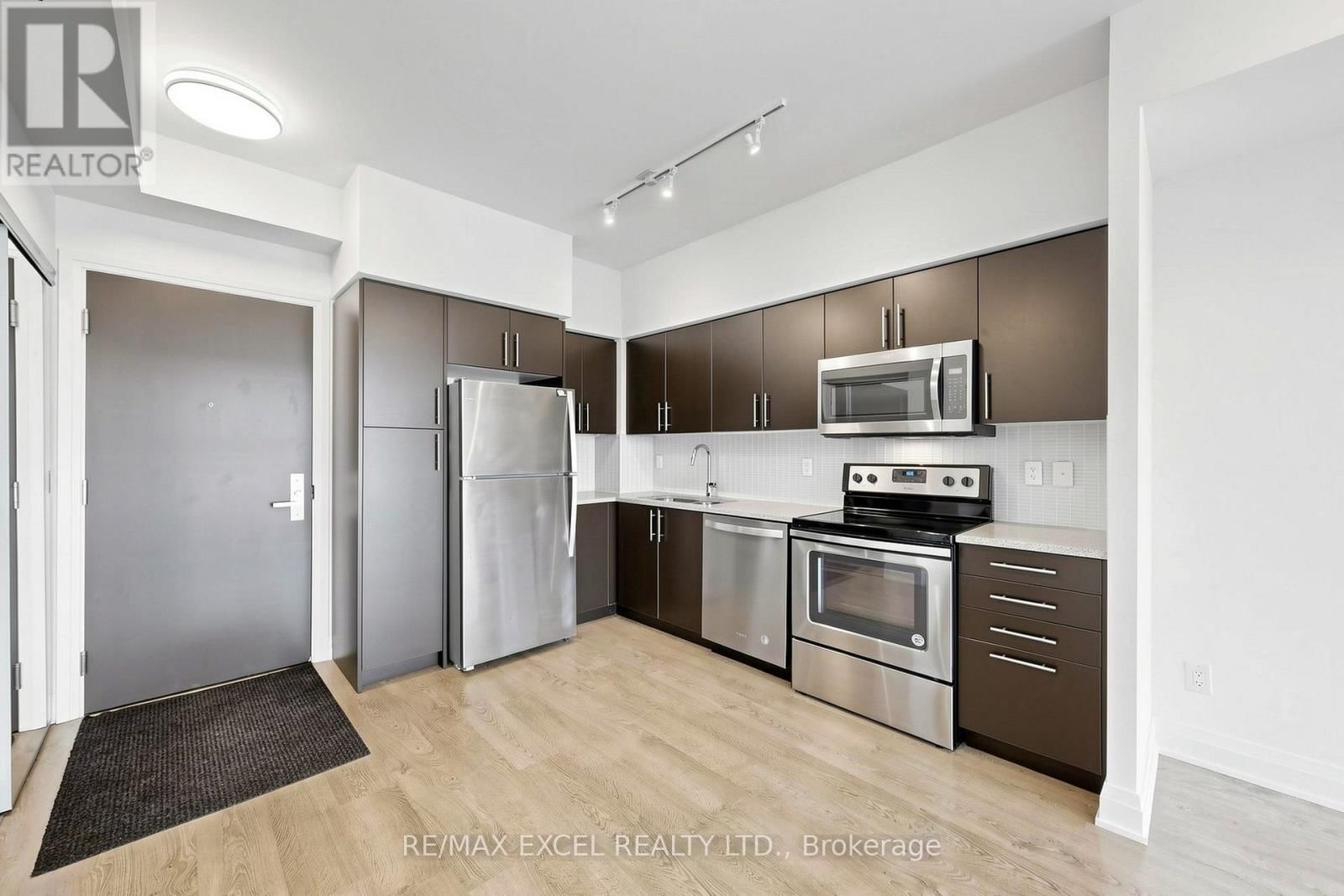 1702 - 55 SPEERS ROAD Image 7