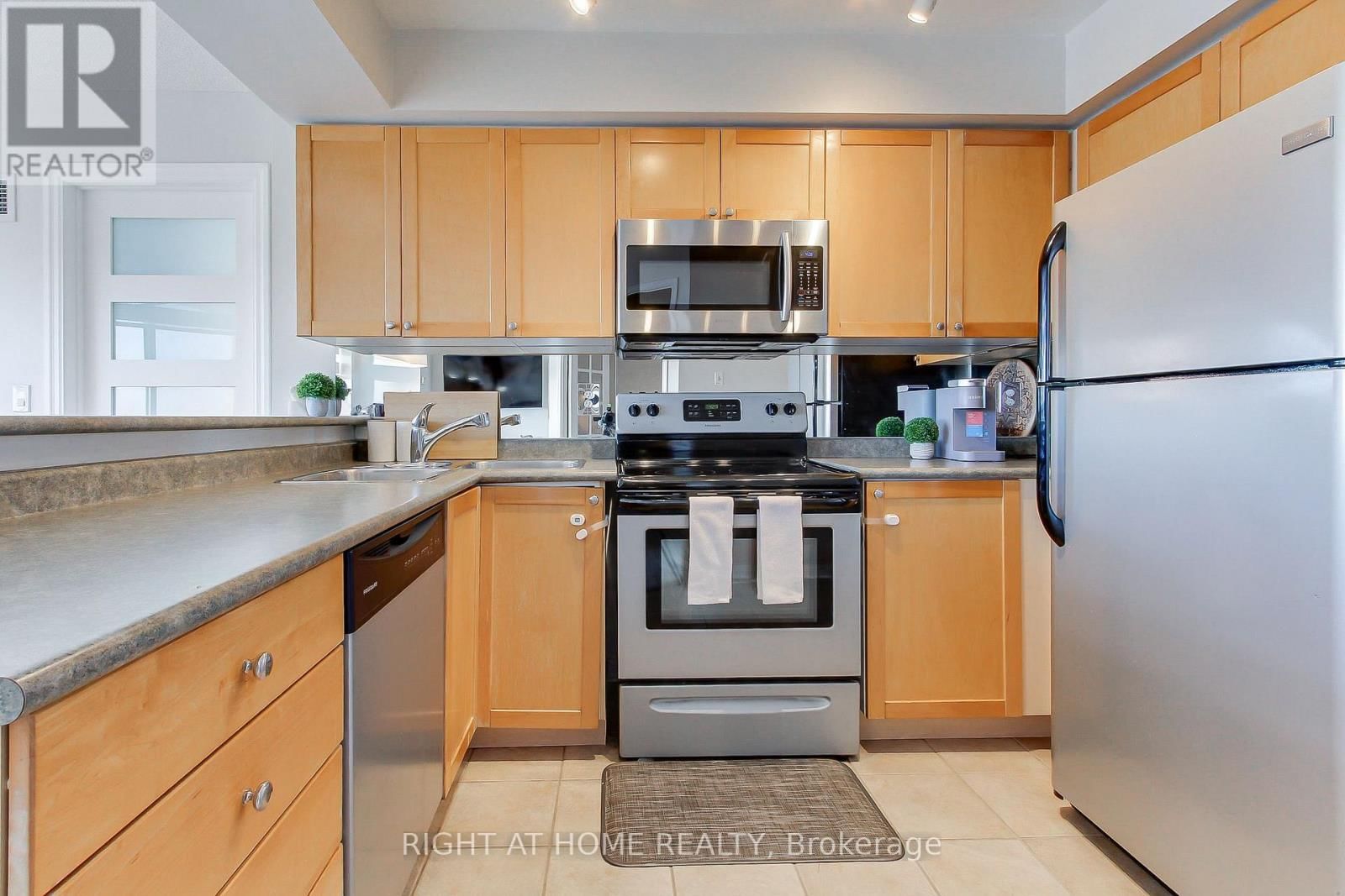 1002 - 1140 PARKWEST PLACE Image 7