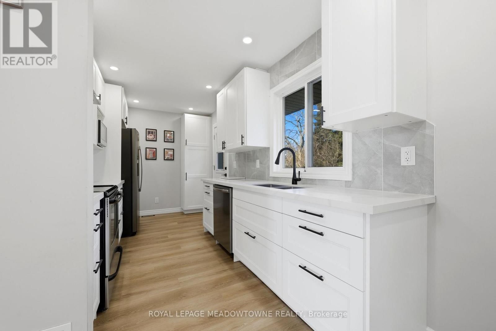 73 ELIZABETH DRIVE Image 12