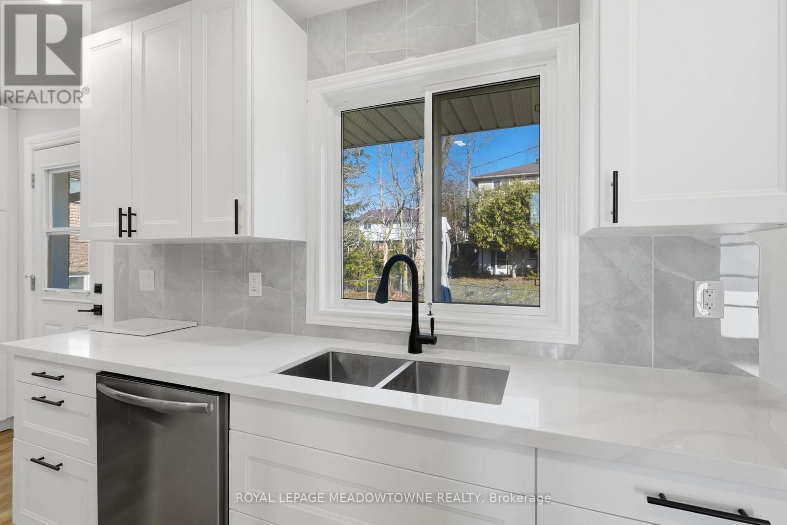 73 ELIZABETH DRIVE Image 13