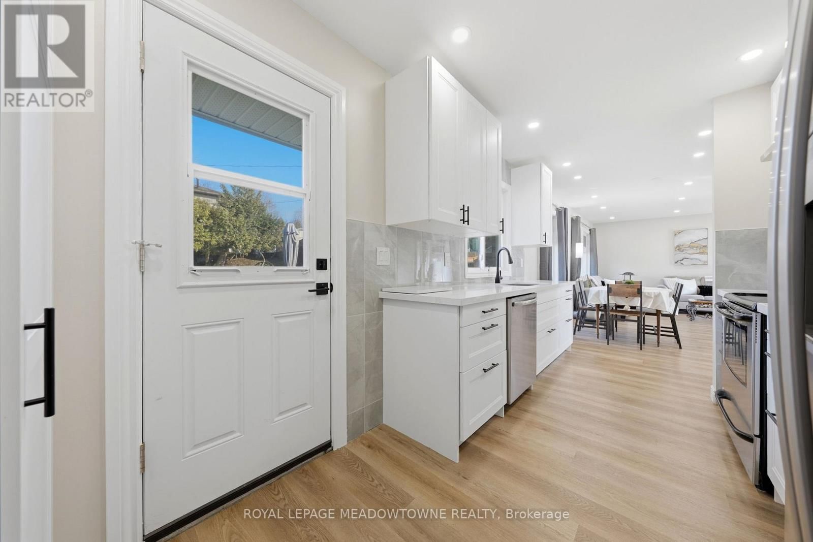 73 ELIZABETH DRIVE Image 15