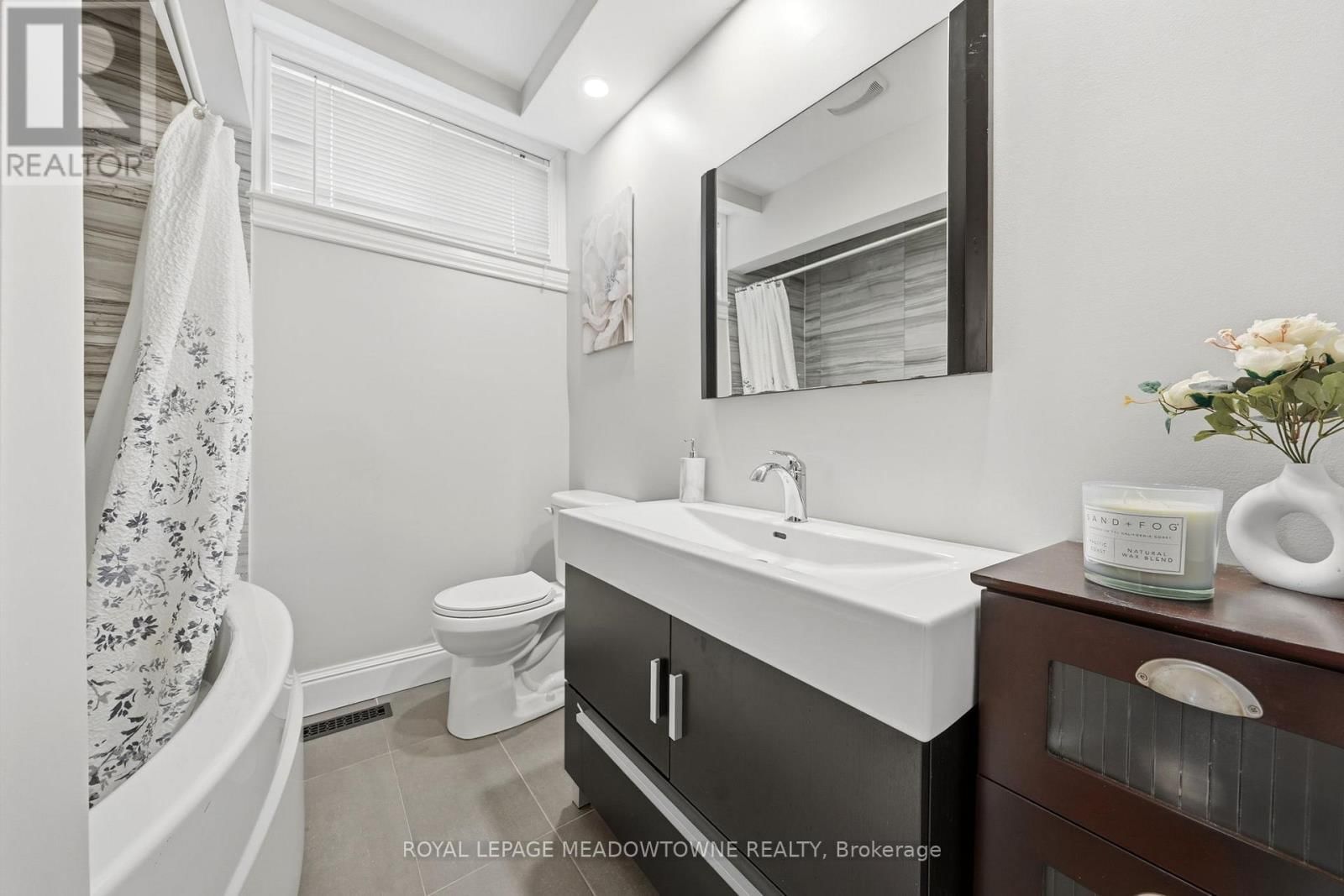 73 ELIZABETH DRIVE Image 23