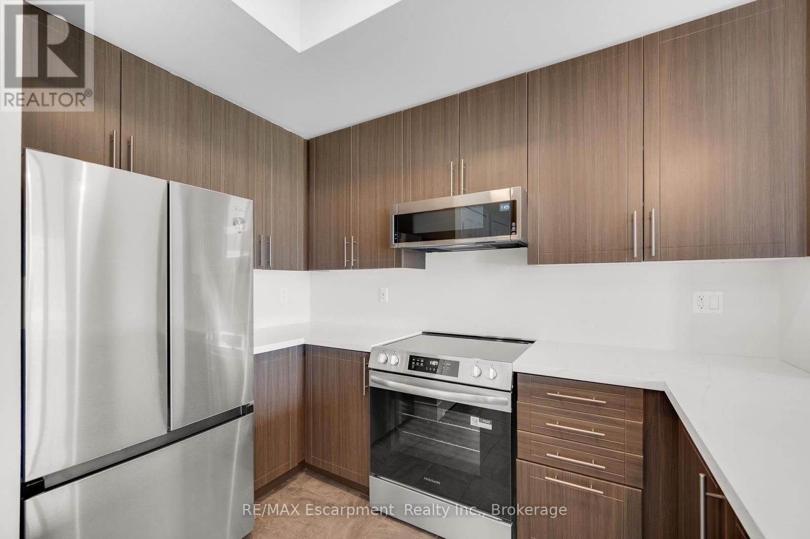 3-04 - 2420 BARONWOOD DRIVE Image 9