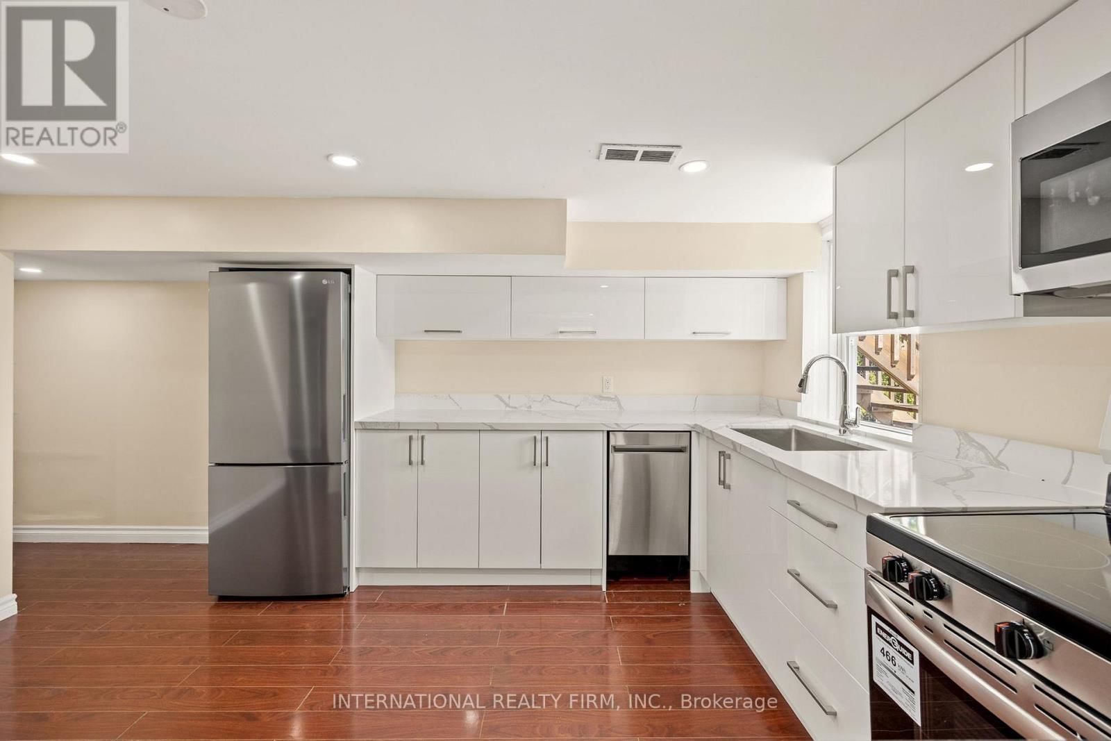 304 BROADWAY Image 11