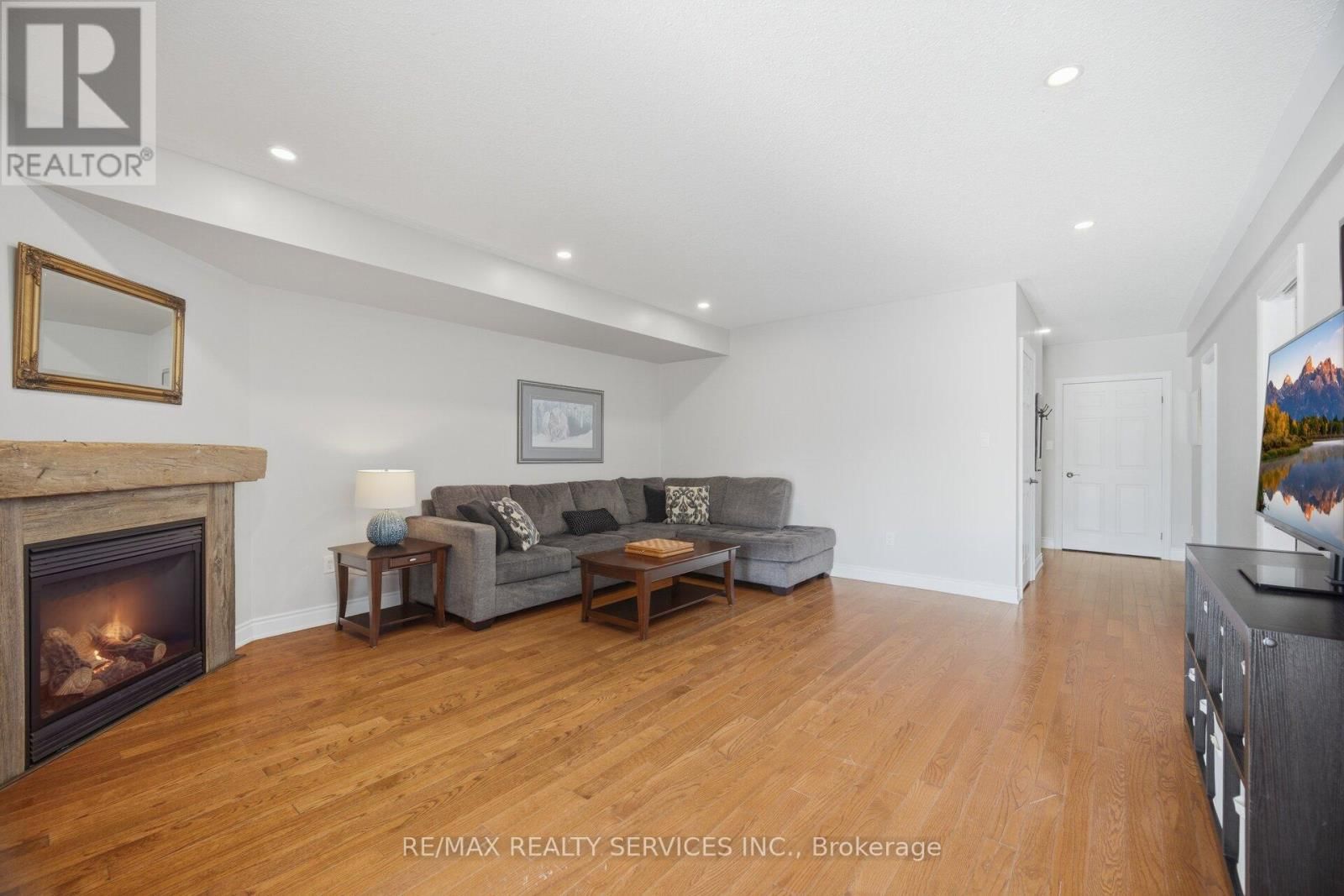 34 ISABELLA STREET Image 36