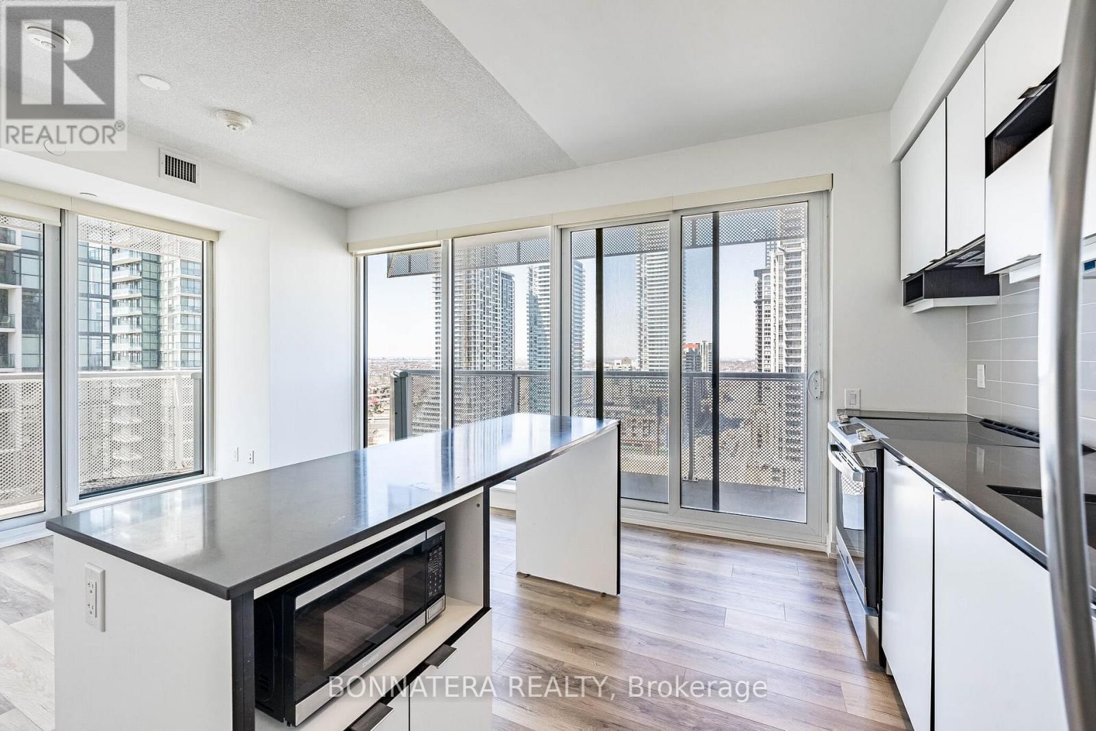 2003 - 4065 CONFEDERATION PARKWAY Image 17