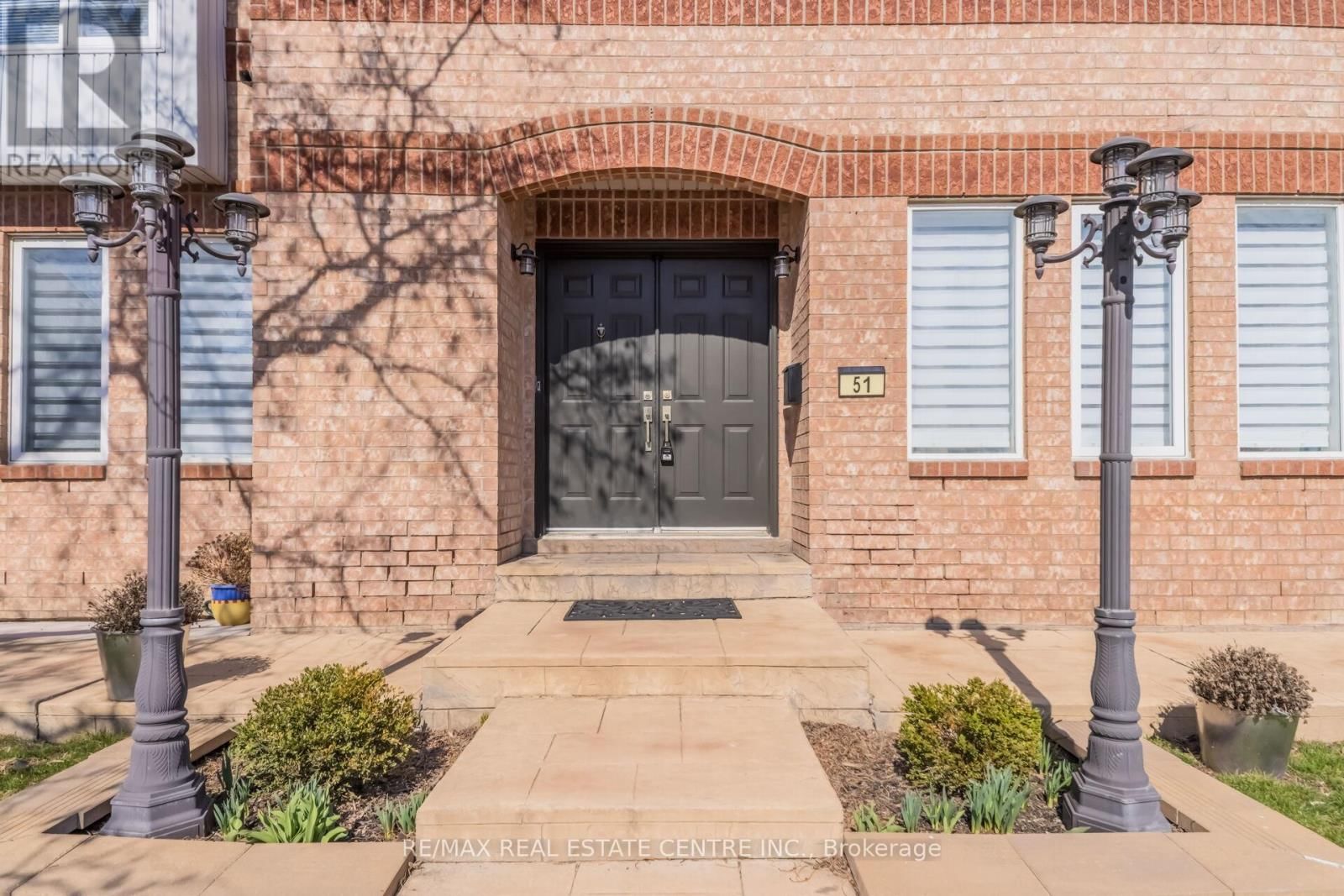 51 PEBBLESTONE CIRCLE Image 5