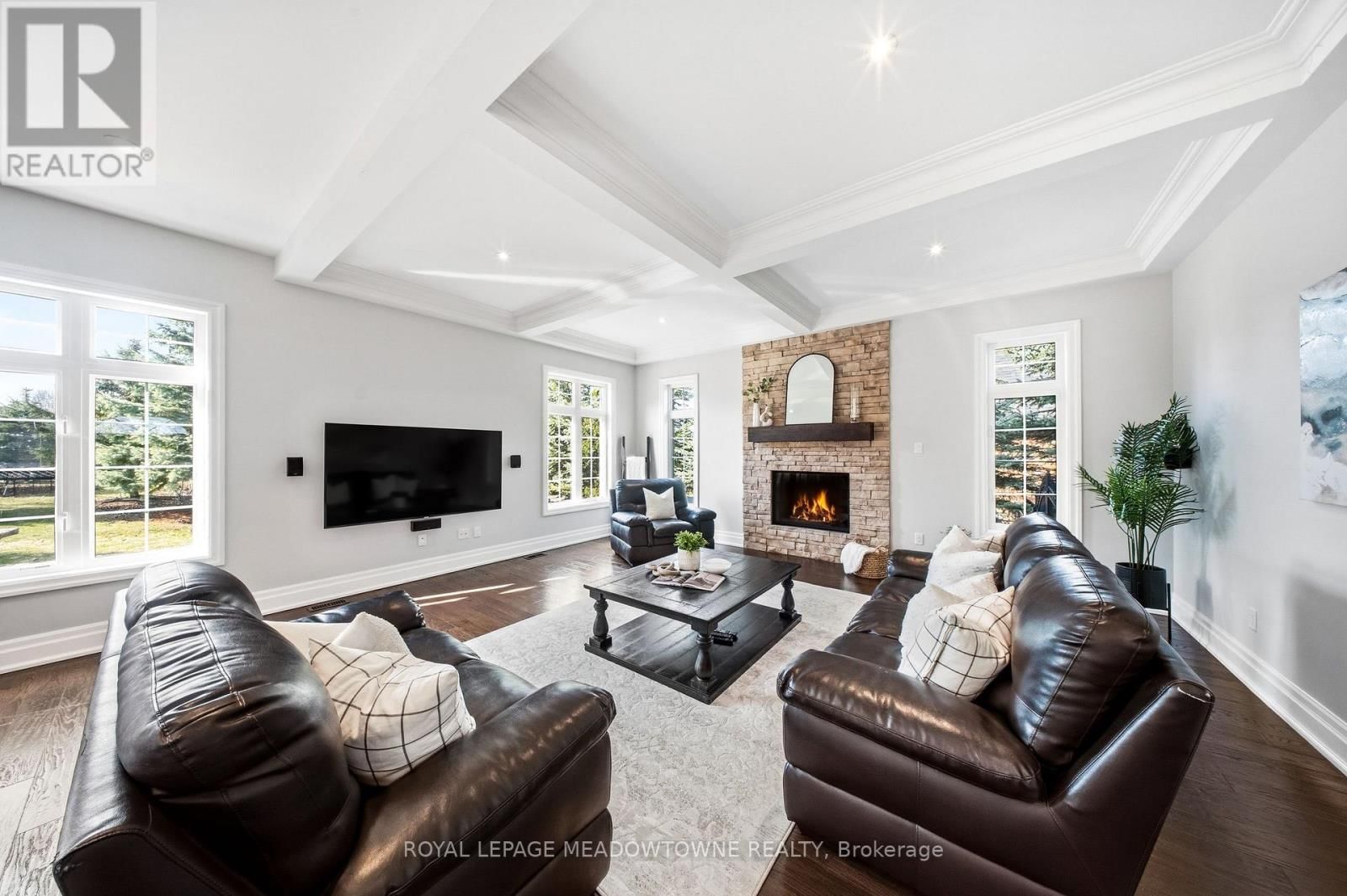 6 HOLDROYD COURT Image 22