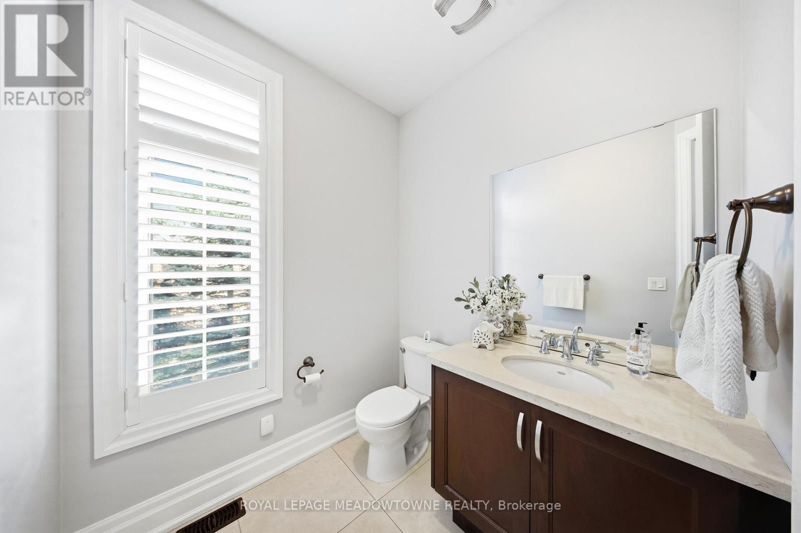 6 HOLDROYD COURT Image 23