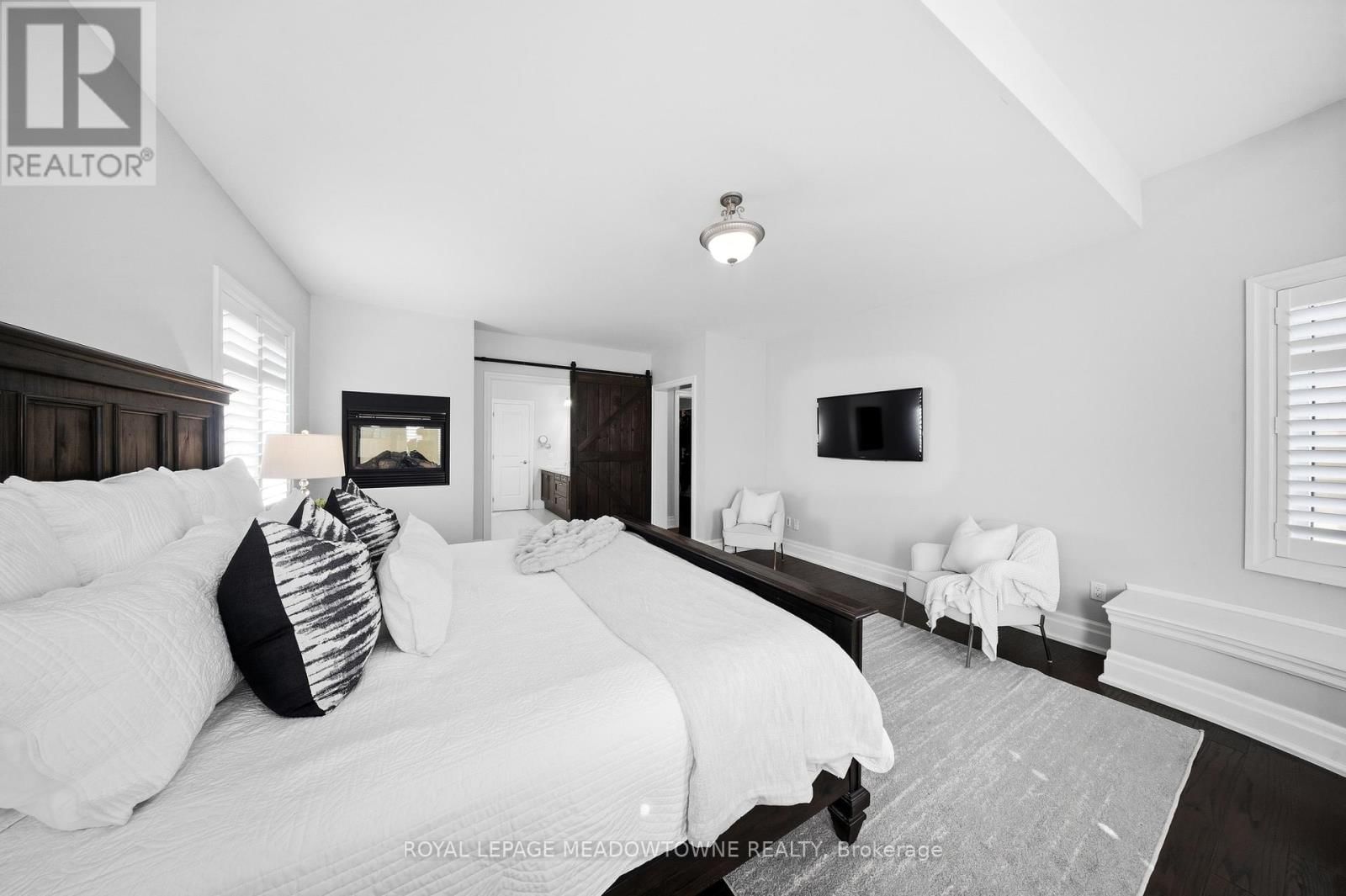 6 HOLDROYD COURT Image 26