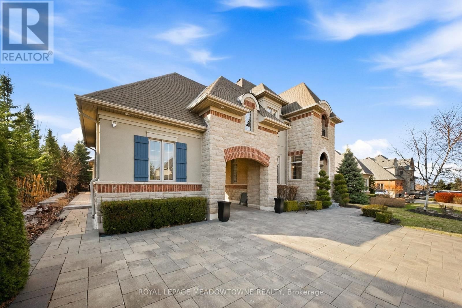 6 HOLDROYD COURT Image 4