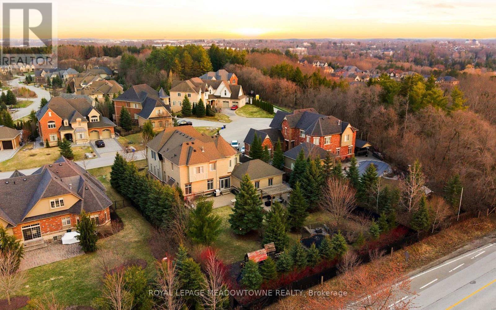 6 HOLDROYD COURT Image 47