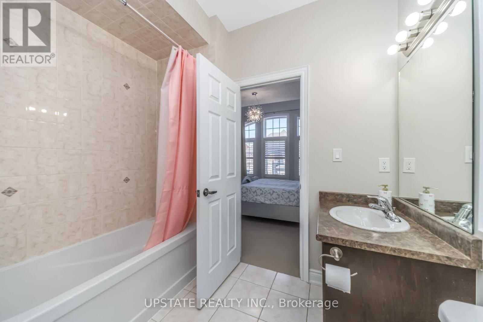 23 SPAIN CRESCENT Image 29