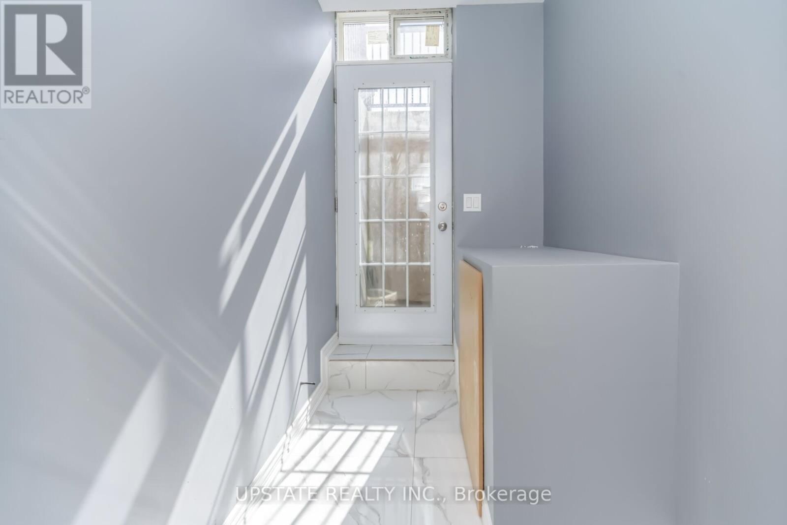 23 SPAIN CRESCENT Image 38