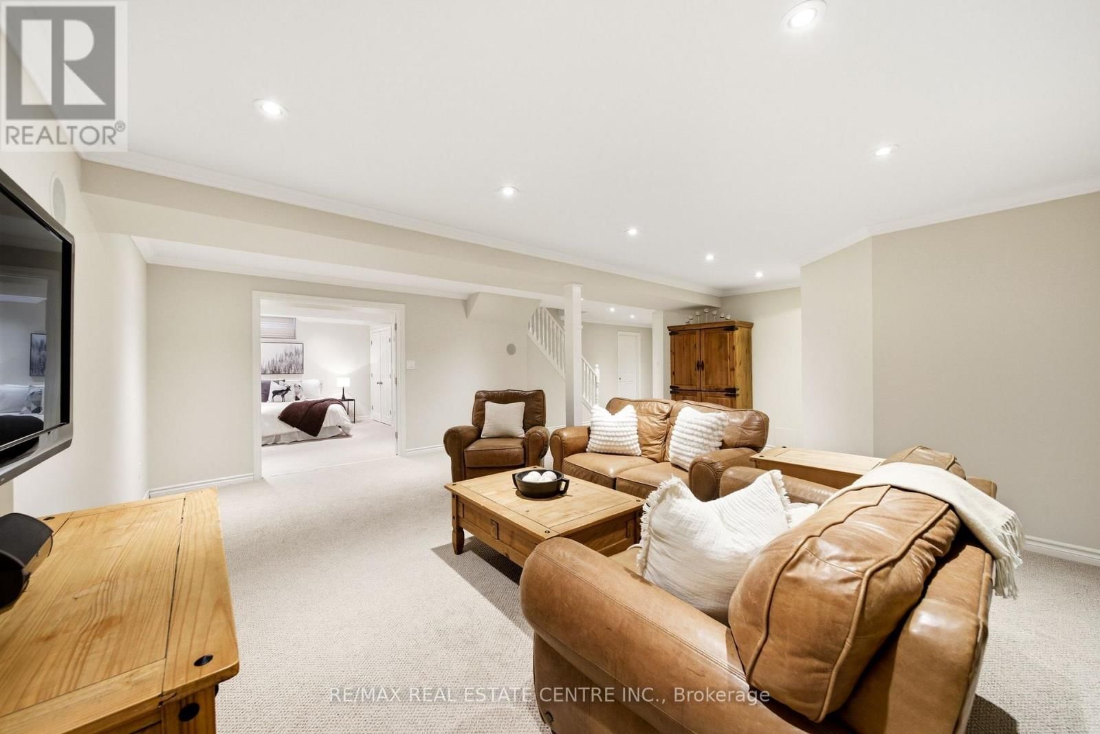 4157 VERMONT CRESCENT Image 42