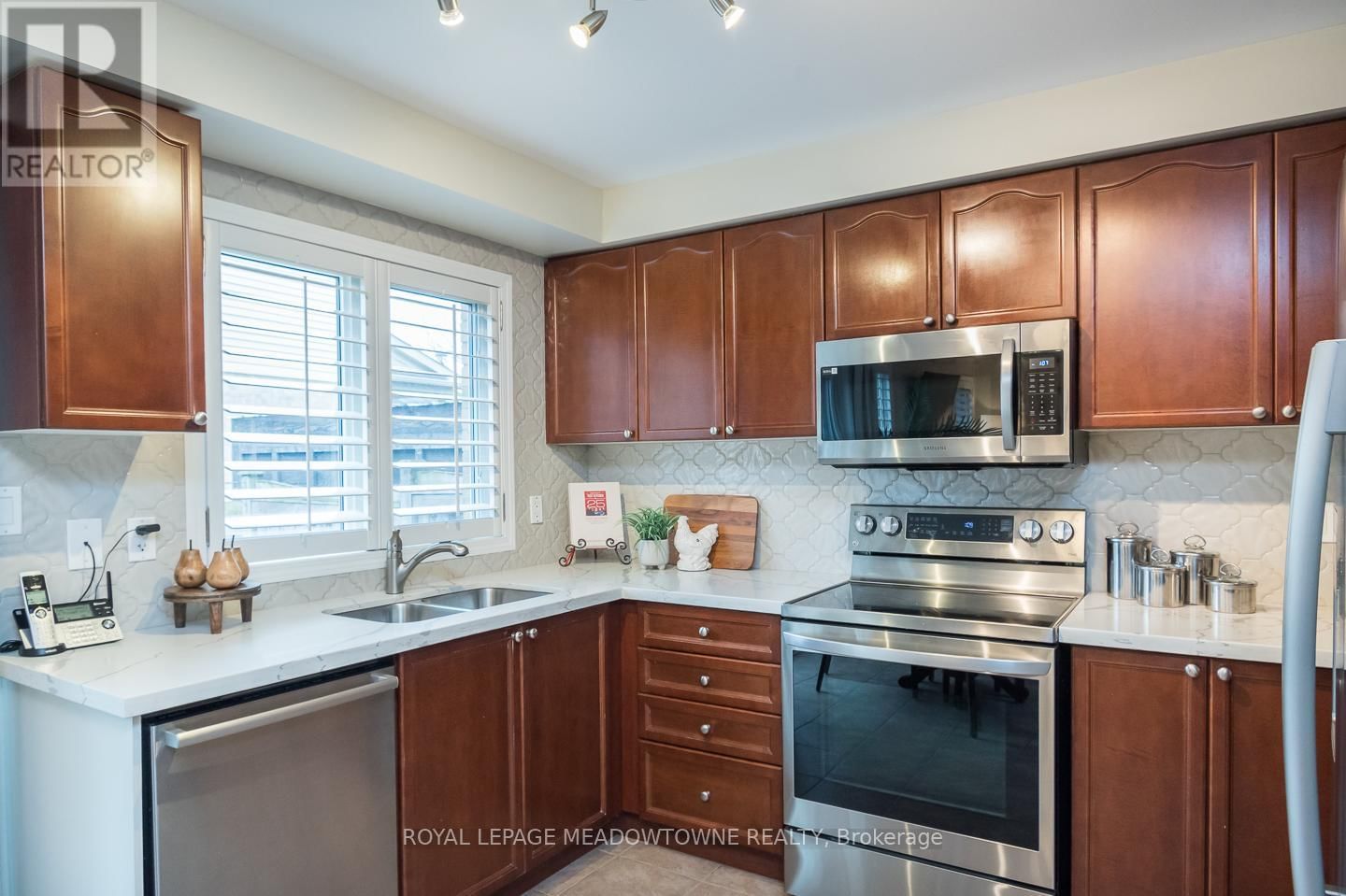 292 MCDOUGALL CROSS Image 13