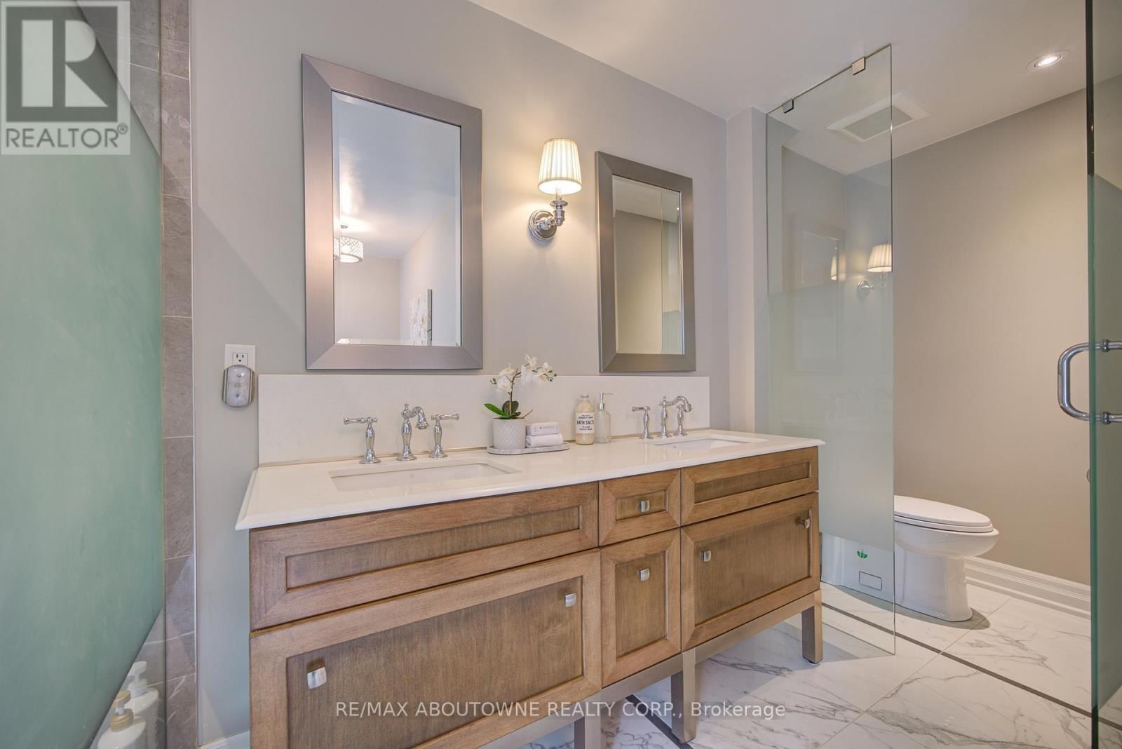 1328 KING HENRY COURT Image 31