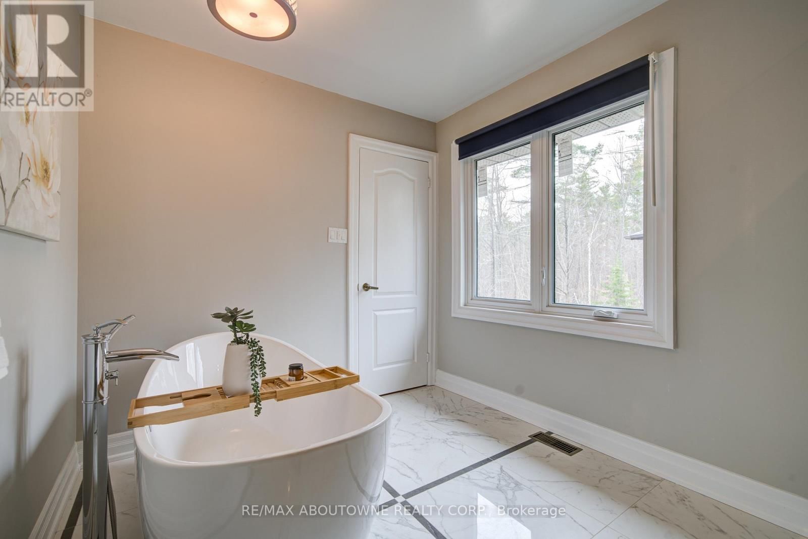 1328 KING HENRY COURT Image 32