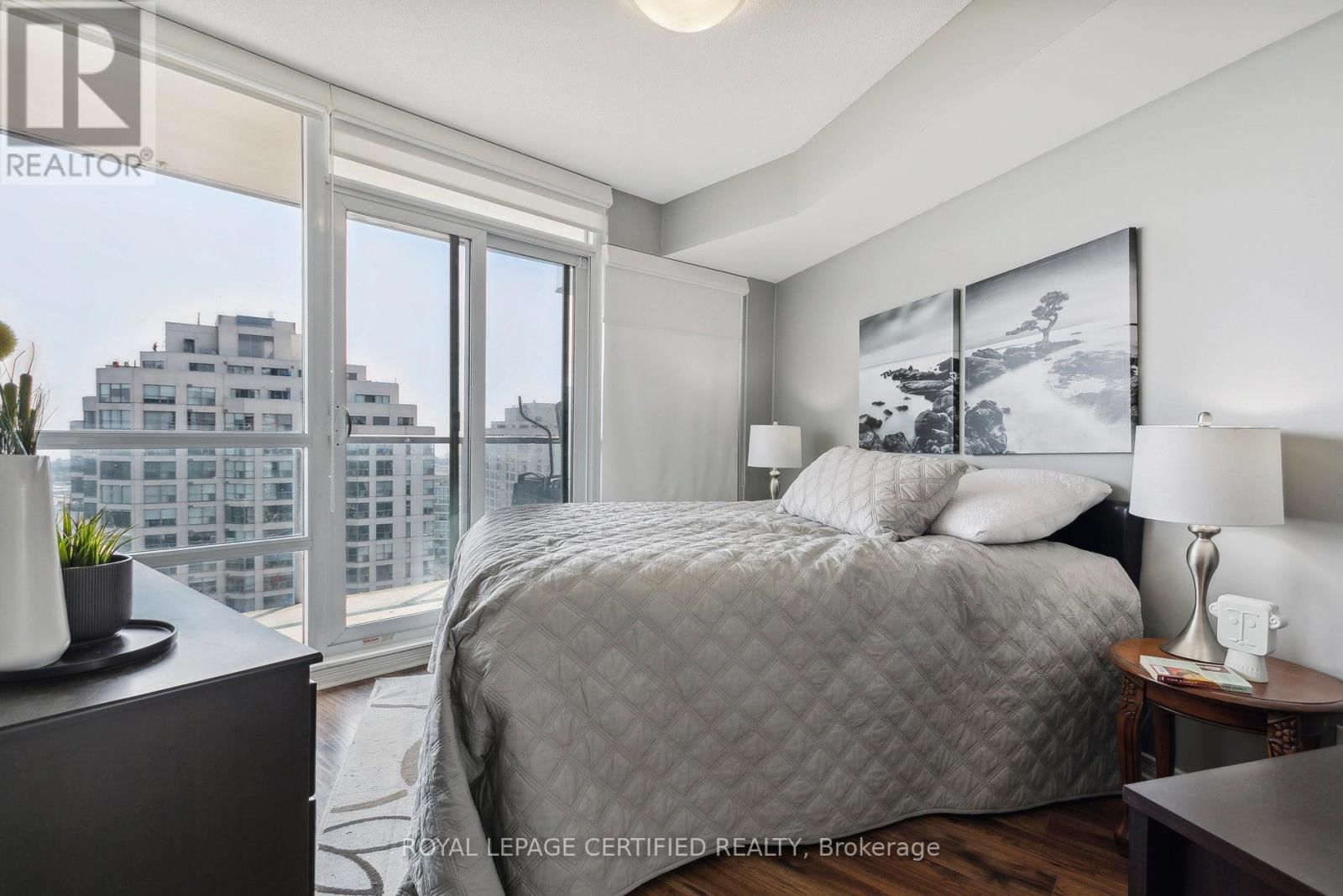 1208 - 2240 LAKESHORE BOULEVARD WEST Image 17