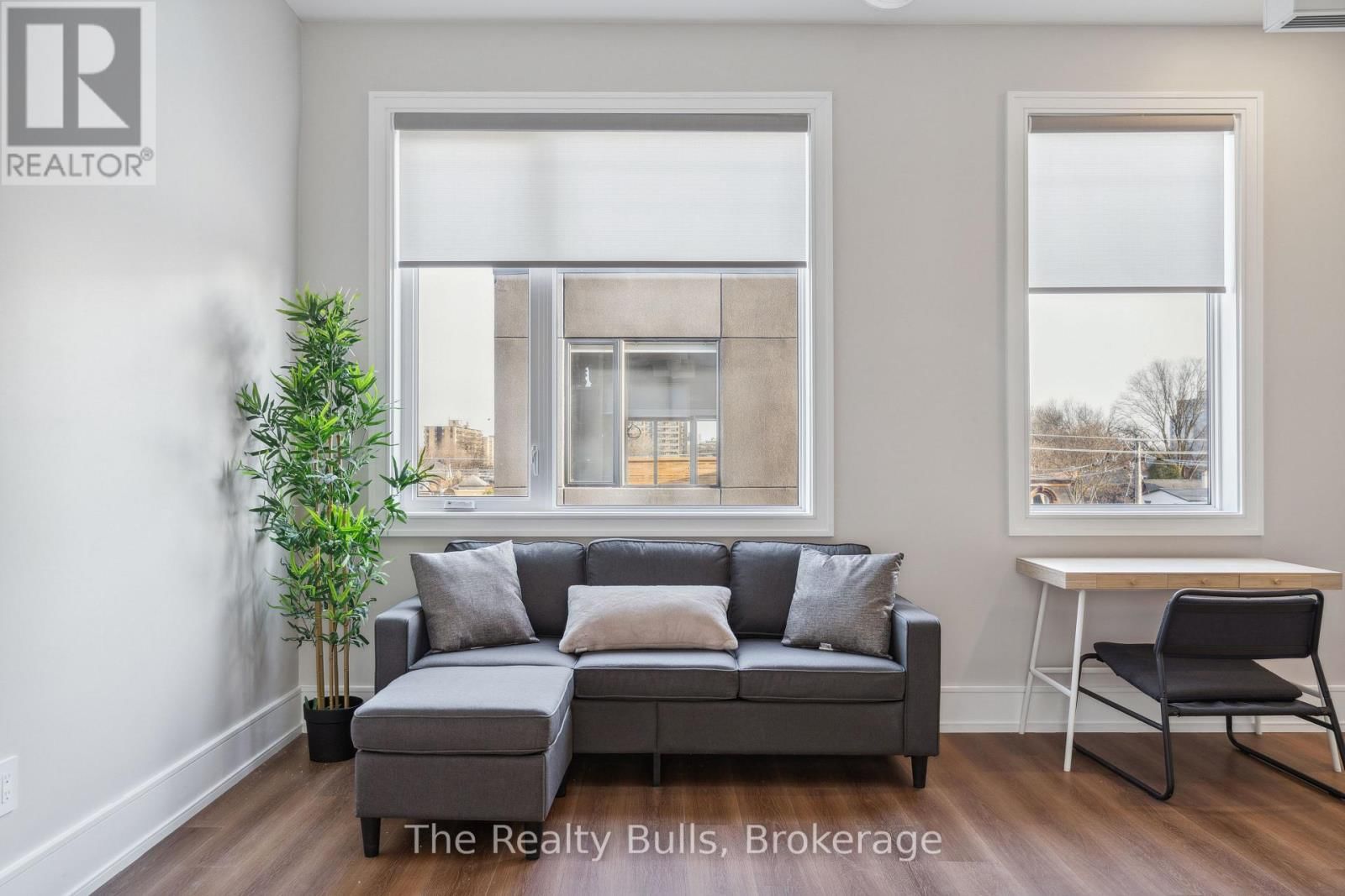 1320 QUEEN STREET WEST Image 13