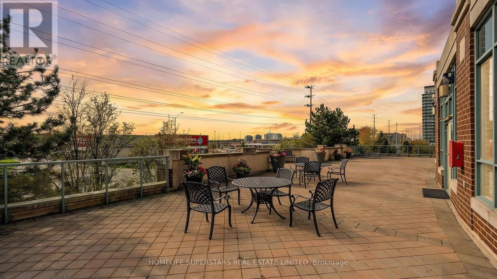 1509 AVENUE Image 15