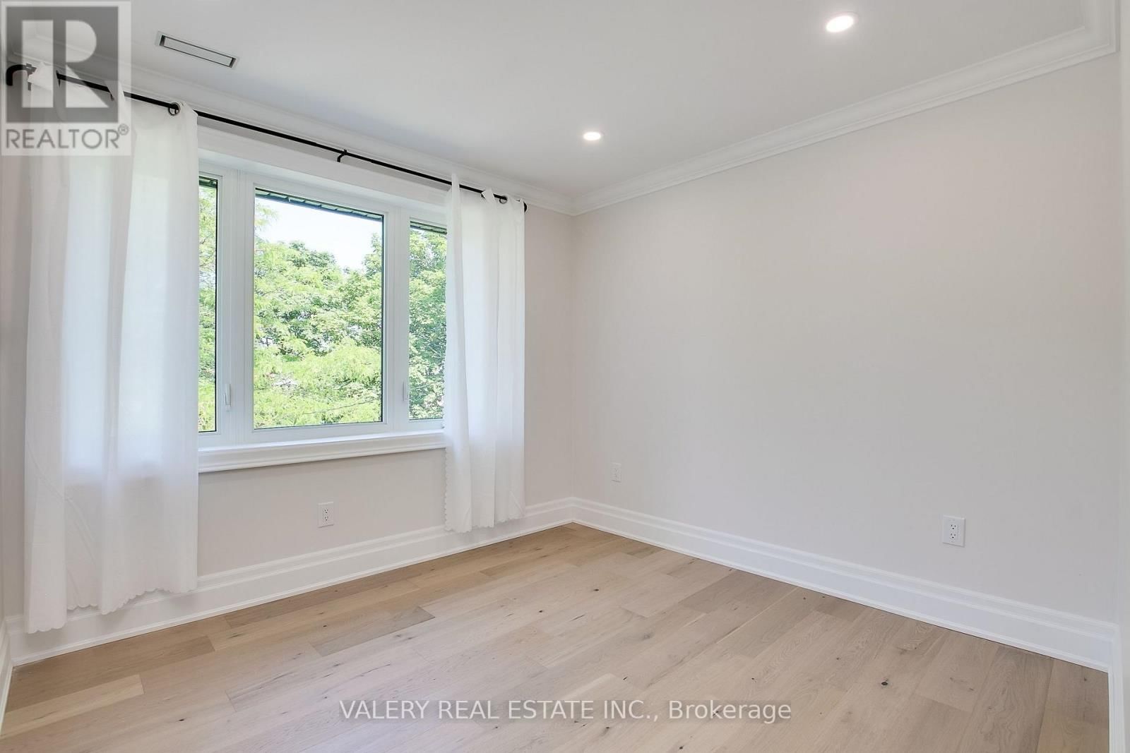 1 - 30 MORGAN AVENUE Image 9